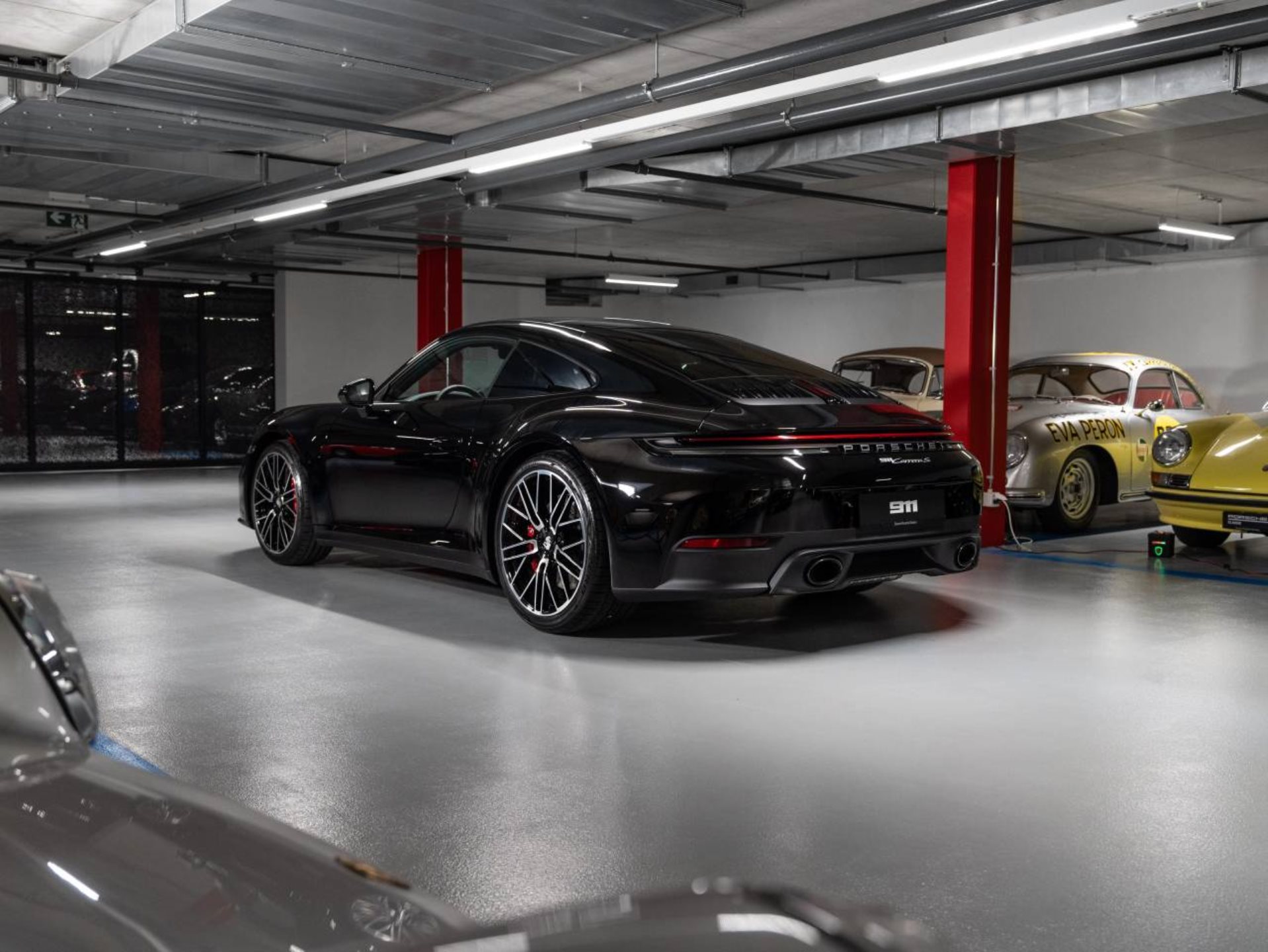 PORSCHE 911 Carrera S-showroom-element-2