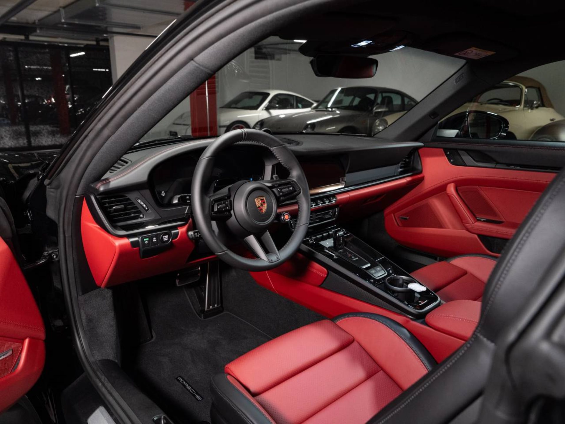 PORSCHE 911 Carrera S-showroom-element-3