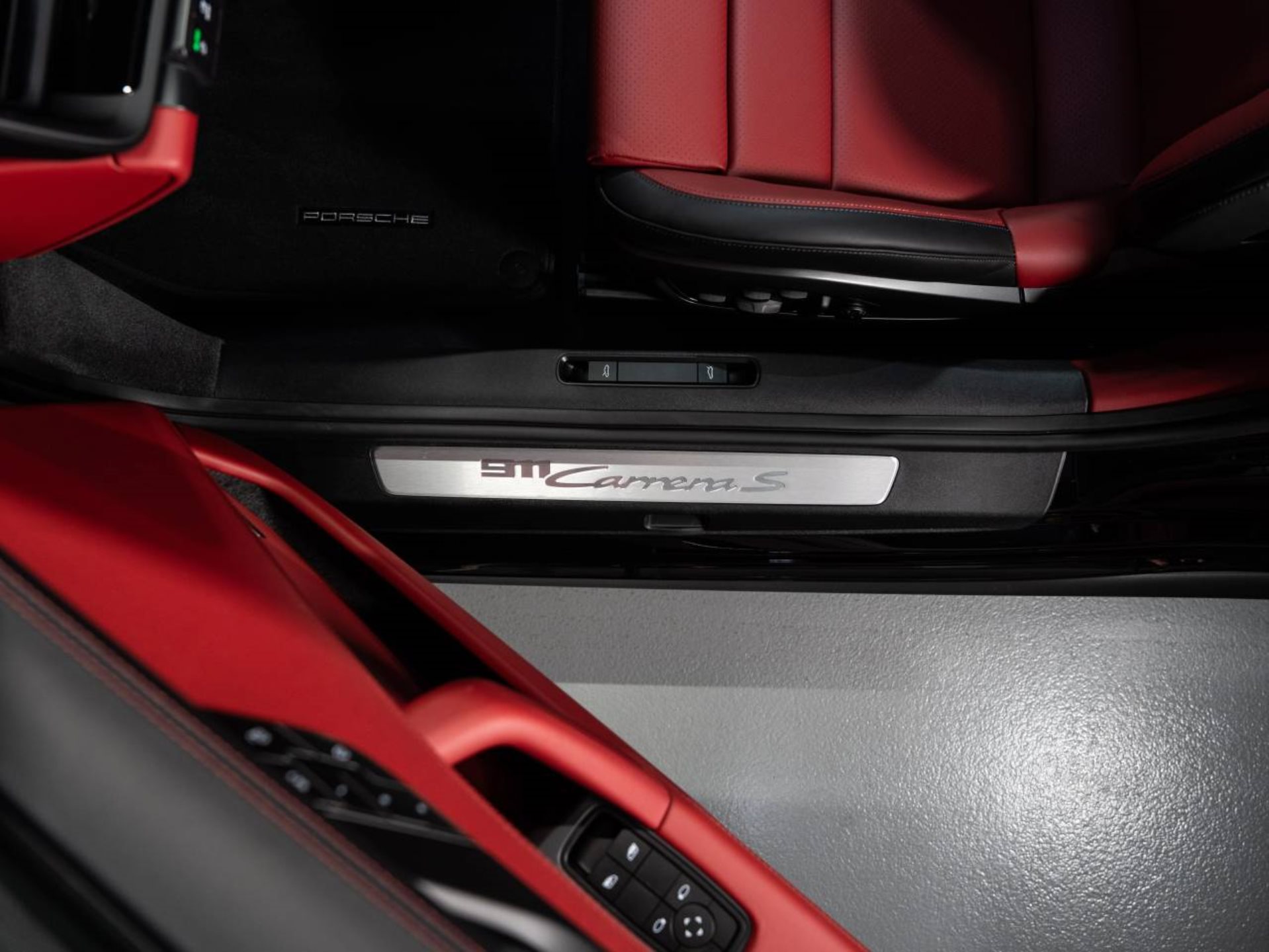 PORSCHE 911 Carrera S-image-21
