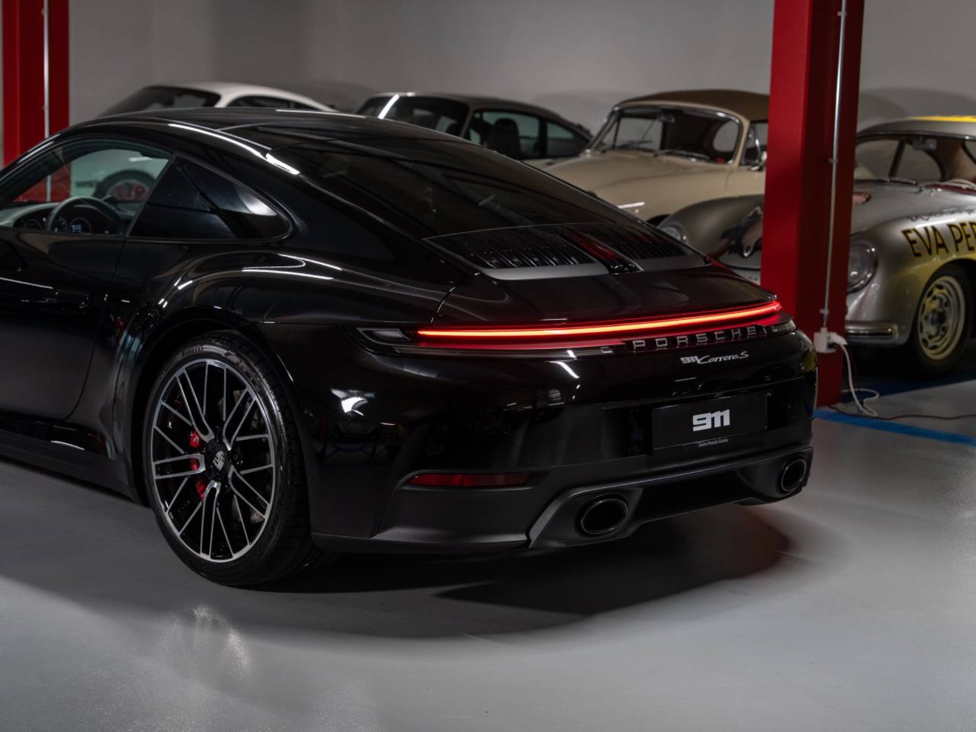 PORSCHE 911 Carrera S-image-24