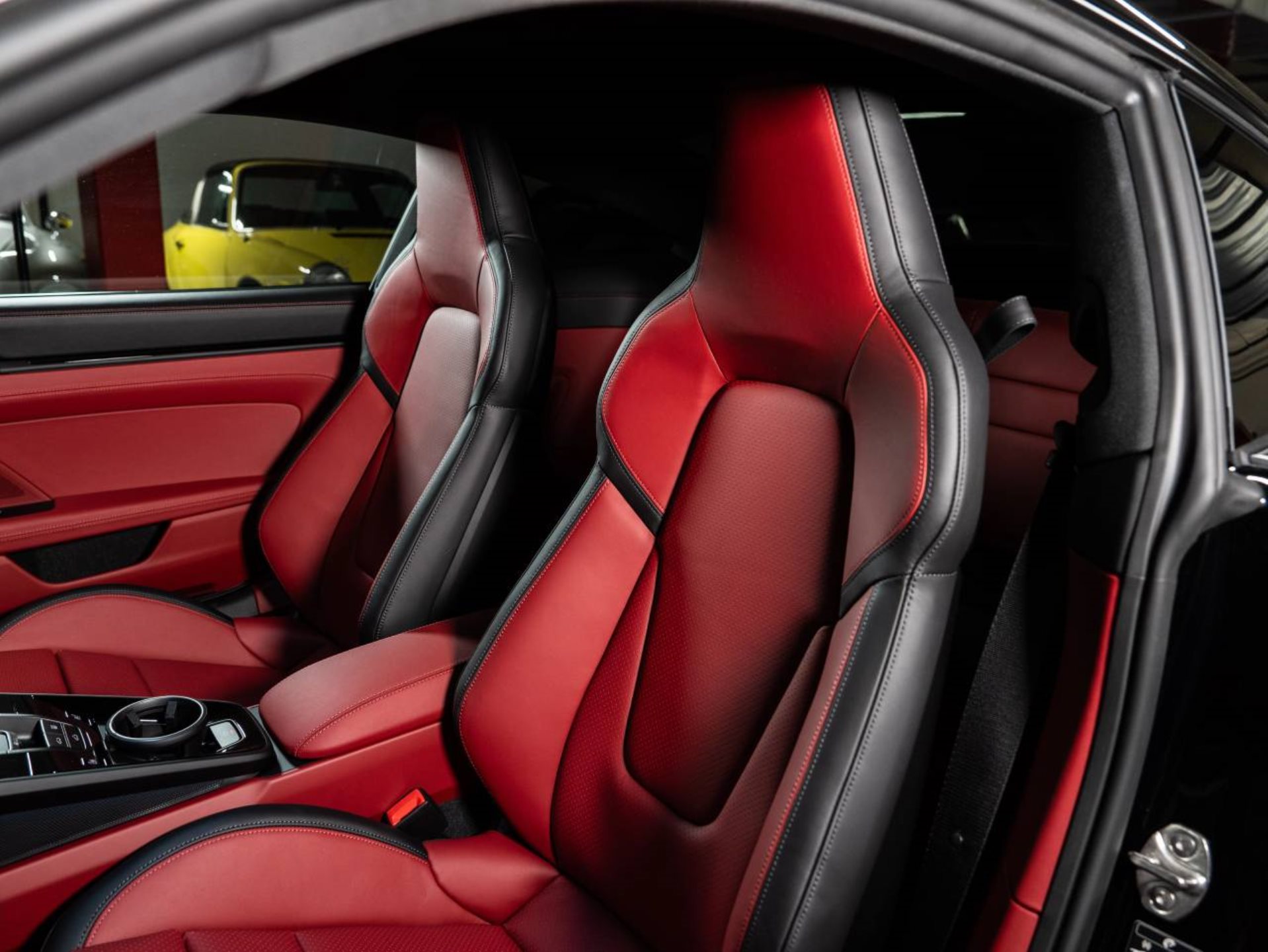 PORSCHE 911 Carrera S-image-4