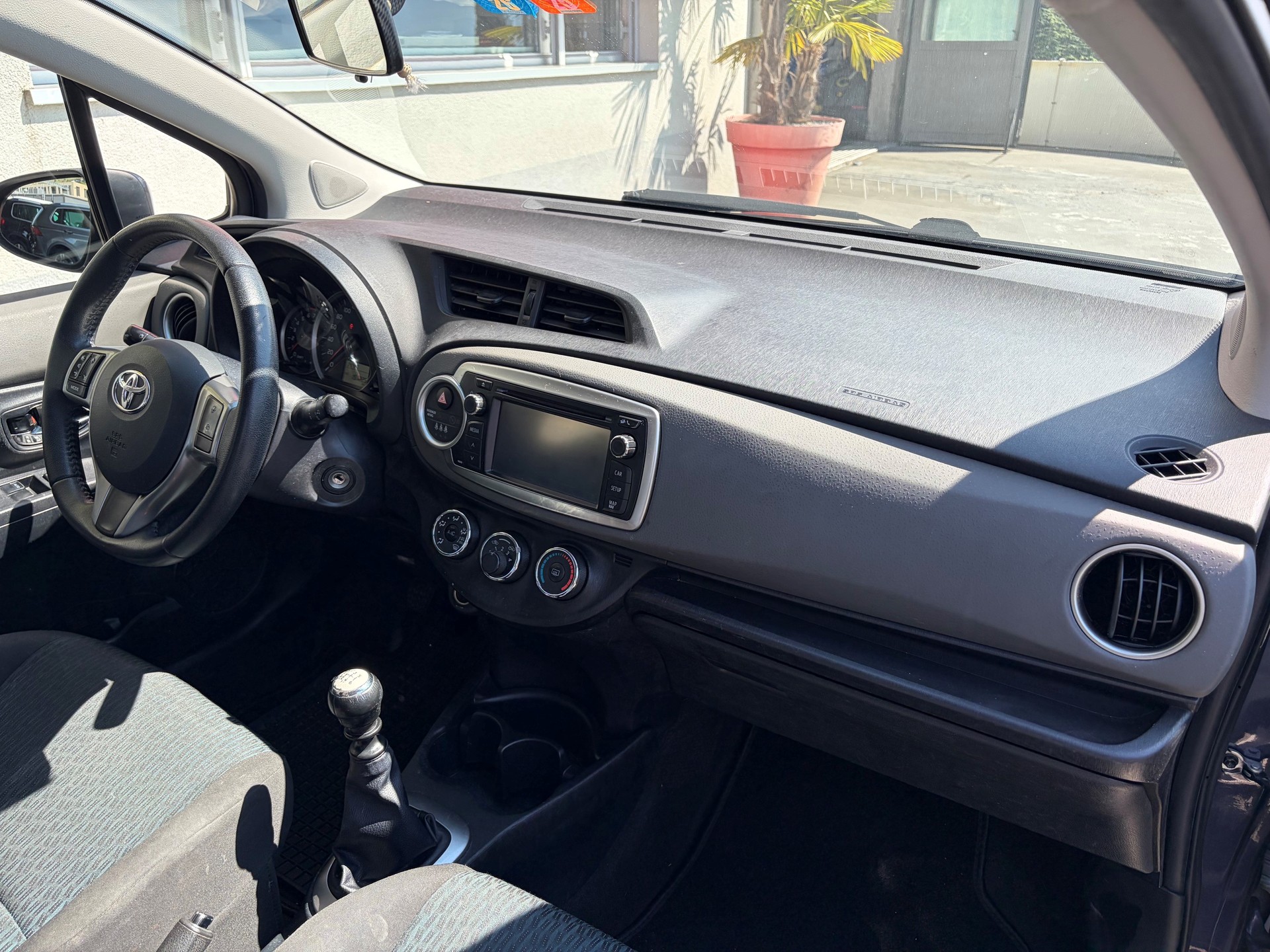 TOYOTA Yaris 1.33 Style-image-6