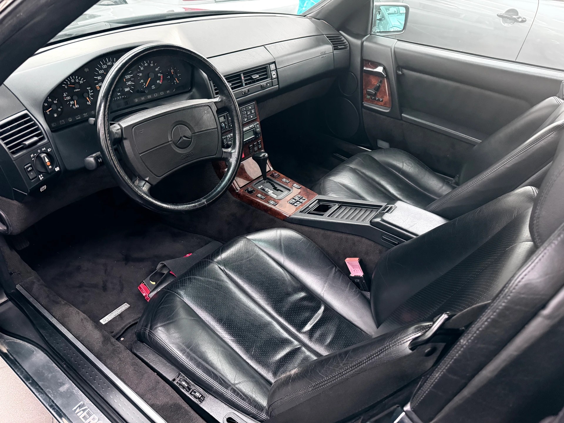 MERCEDES-BENZ SL 300-image-4