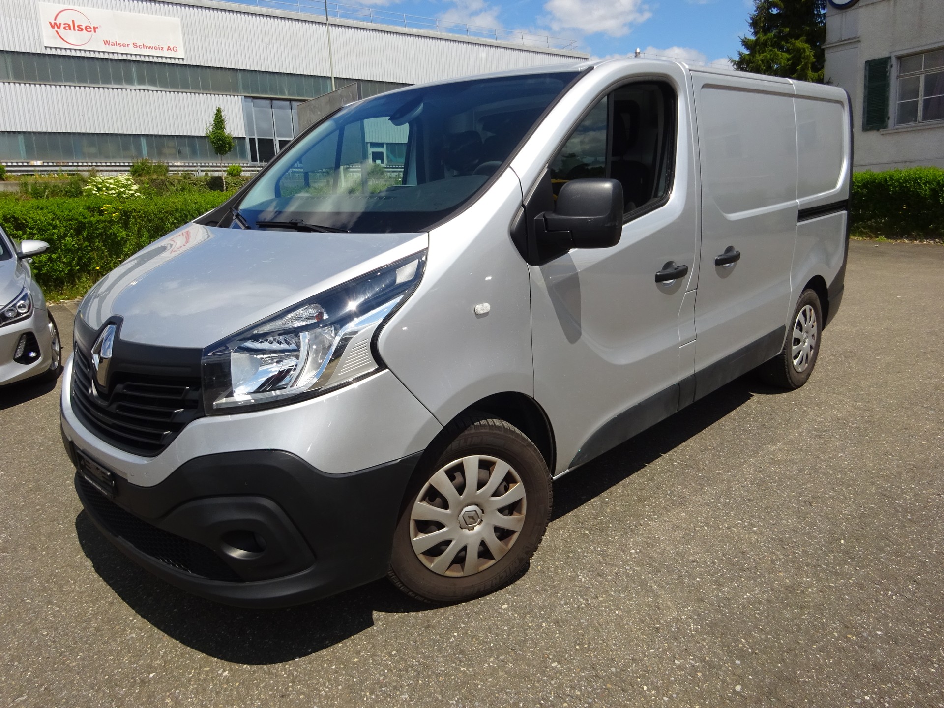 RENAULT Trafic 1.6 dCi 120 2.9t Business L1H1 - AHK 2000KG - 3 PLAETZE