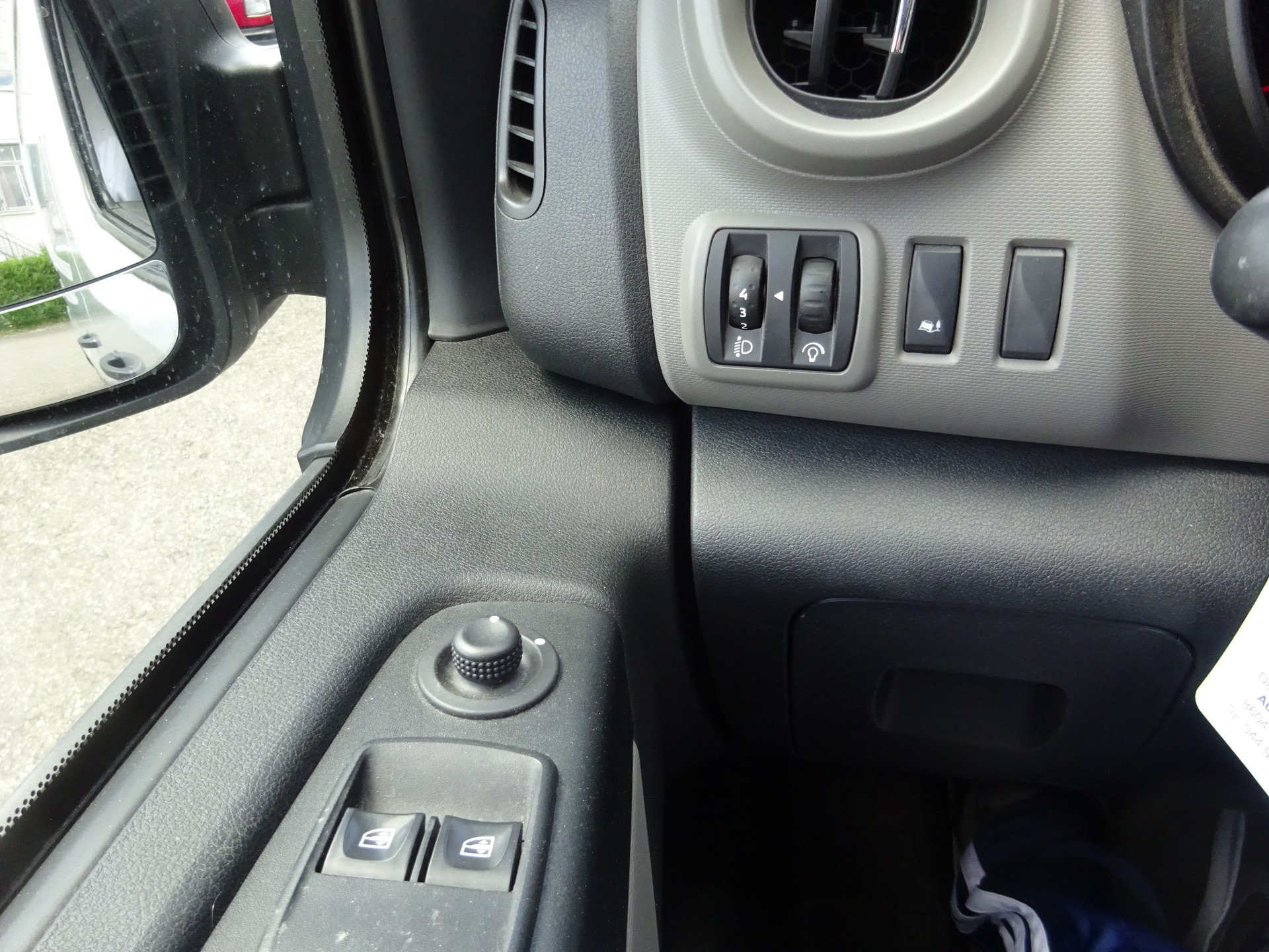 RENAULT Trafic 1.6 dCi 120 2.9t Business L1H1 - AHK 2000KG - 3 PLAETZE-image-9