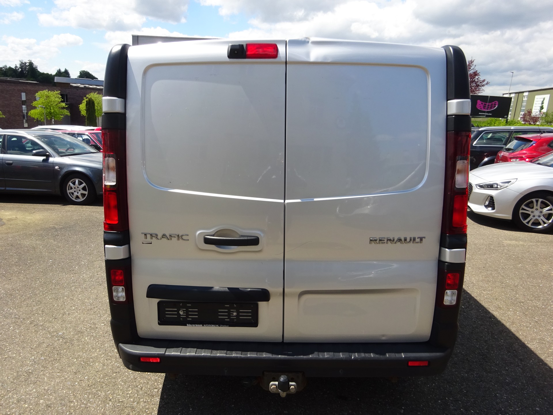 RENAULT Trafic 1.6 dCi 120 2.9t Business L1H1 - AHK 2000KG - 3 PLAETZE-image-3