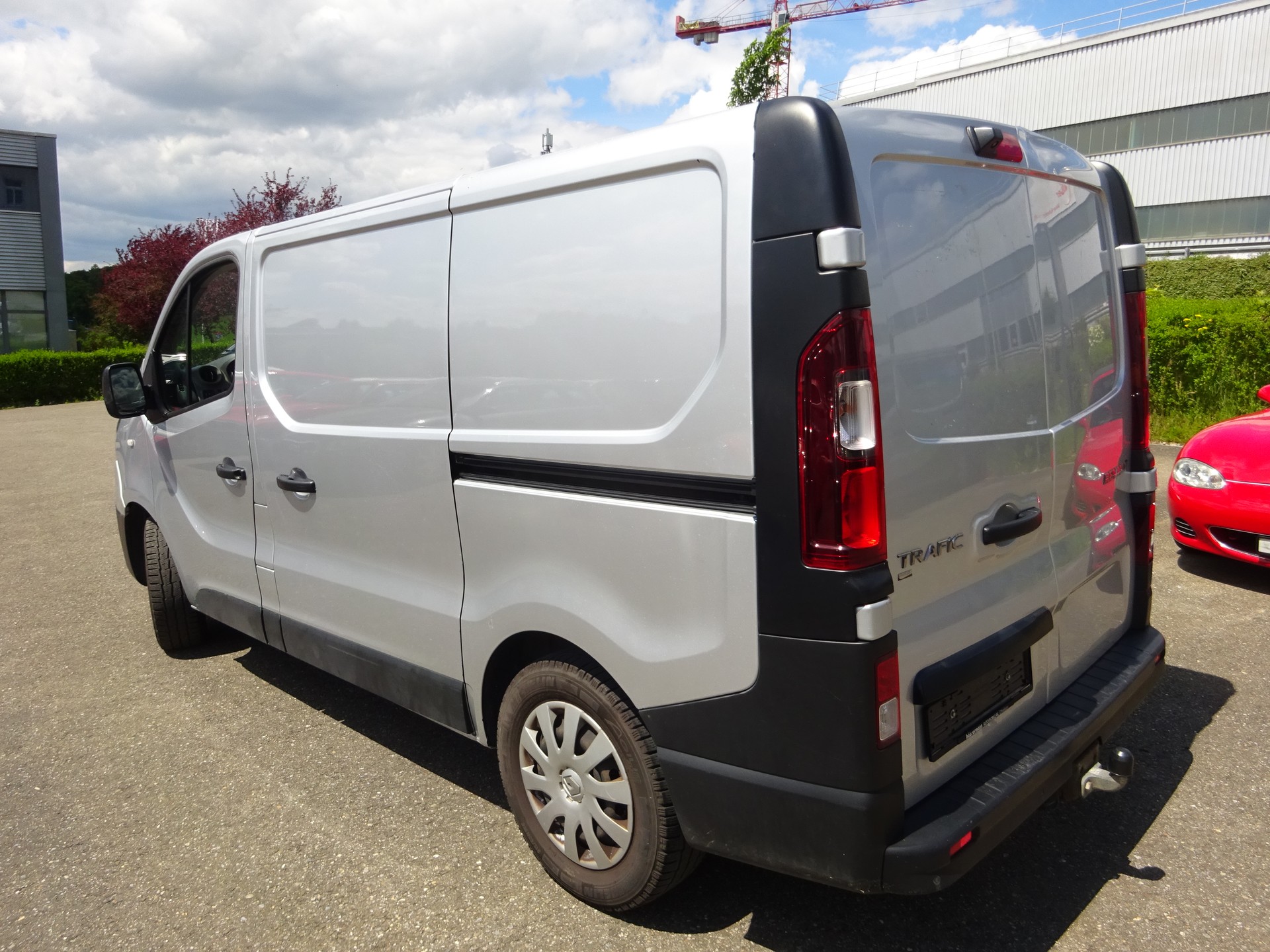 RENAULT Trafic 1.6 dCi 120 2.9t Business L1H1 - AHK 2000KG - 3 PLAETZE-image-5