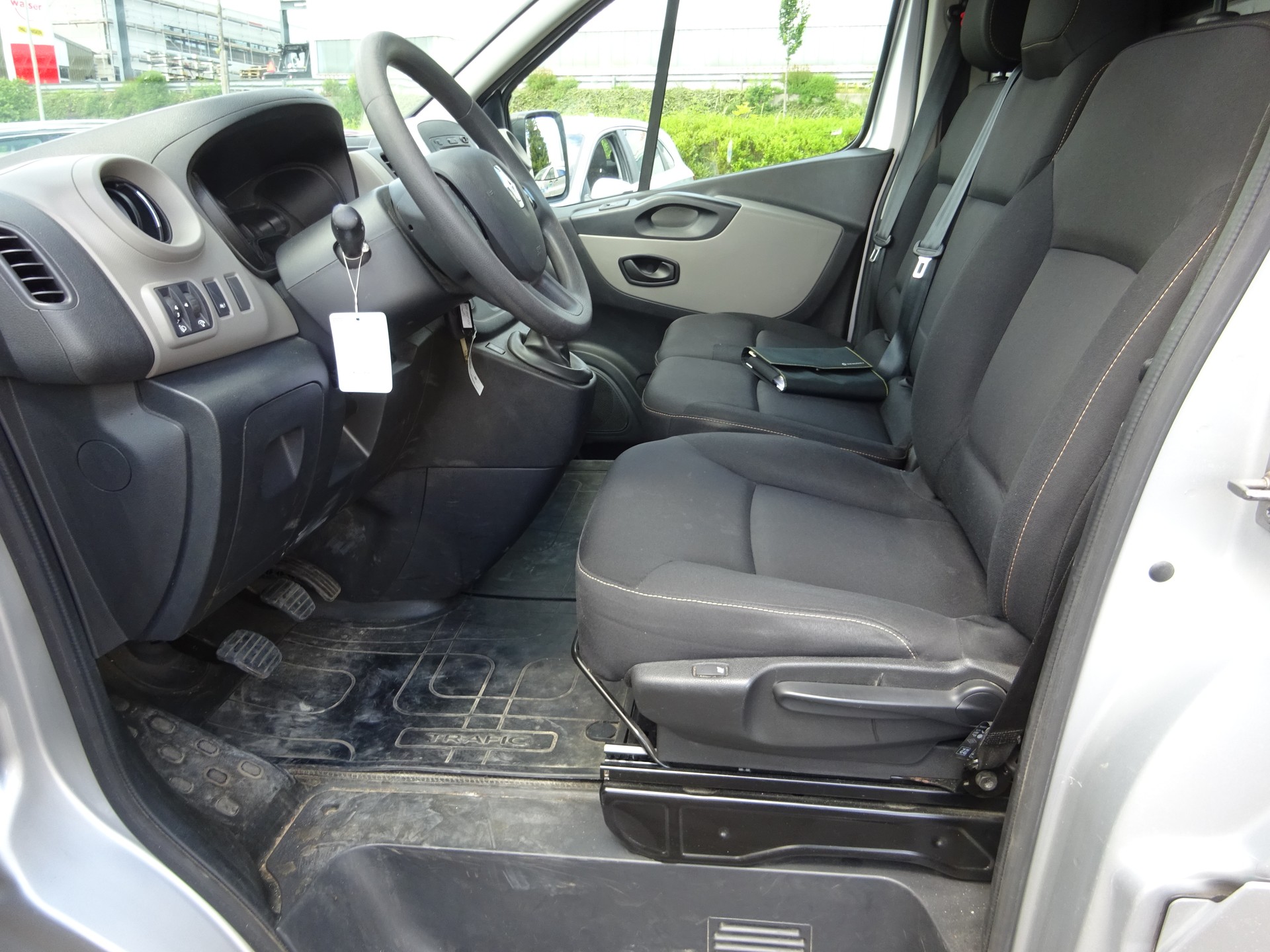 RENAULT Trafic 1.6 dCi 120 2.9t Business L1H1 - AHK 2000KG - 3 PLAETZE-image-6