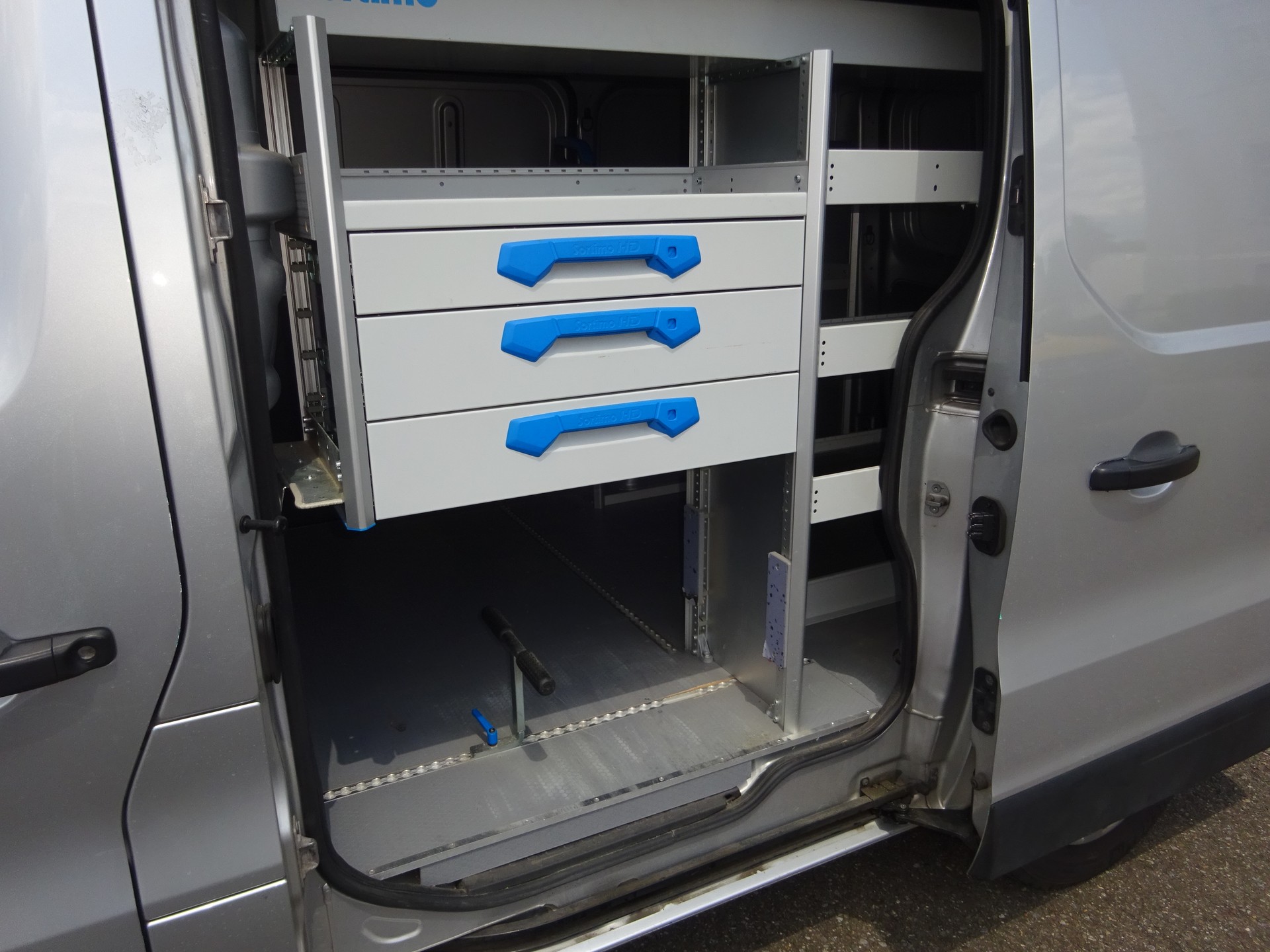 RENAULT Trafic 1.6 dCi 120 2.9t Business L1H1 - AHK 2000KG - 3 PLAETZE-image-11