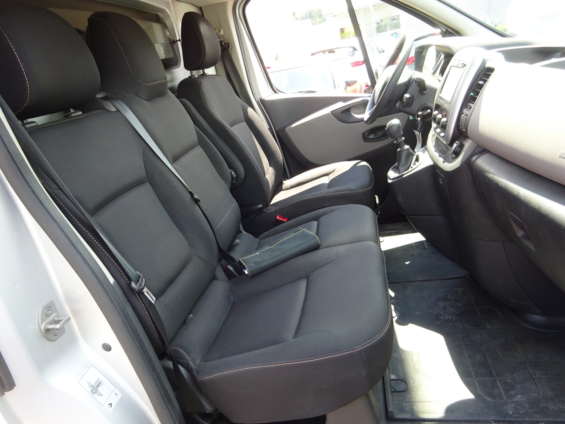 RENAULT Trafic 1.6 dCi 120 2.9t Business L1H1 - AHK 2000KG - 3 PLAETZE-image-7