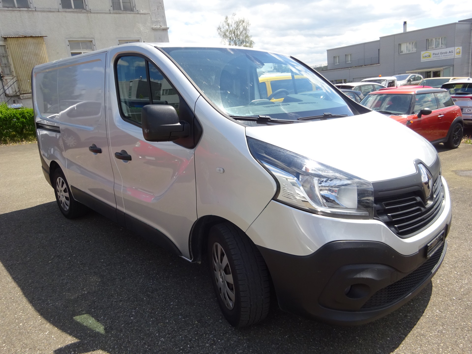 RENAULT Trafic 1.6 dCi 120 2.9t Business L1H1 - AHK 2000KG - 3 PLAETZE-image-4