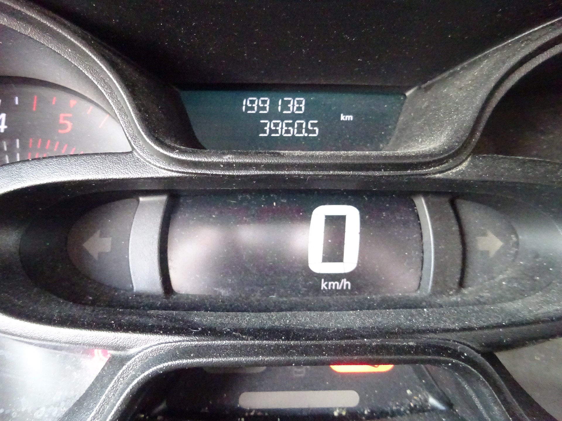 RENAULT Trafic 1.6 dCi 120 2.9t Business L1H1 - AHK 2000KG - 3 PLAETZE-image-14