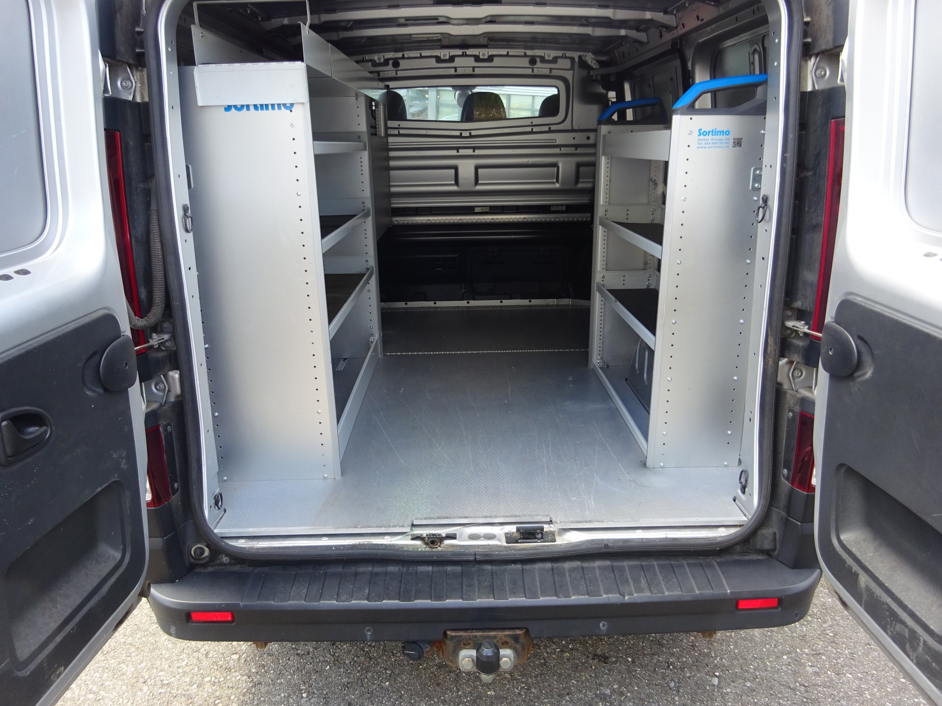 RENAULT Trafic 1.6 dCi 120 2.9t Business L1H1 - AHK 2000KG - 3 PLAETZE-image-12