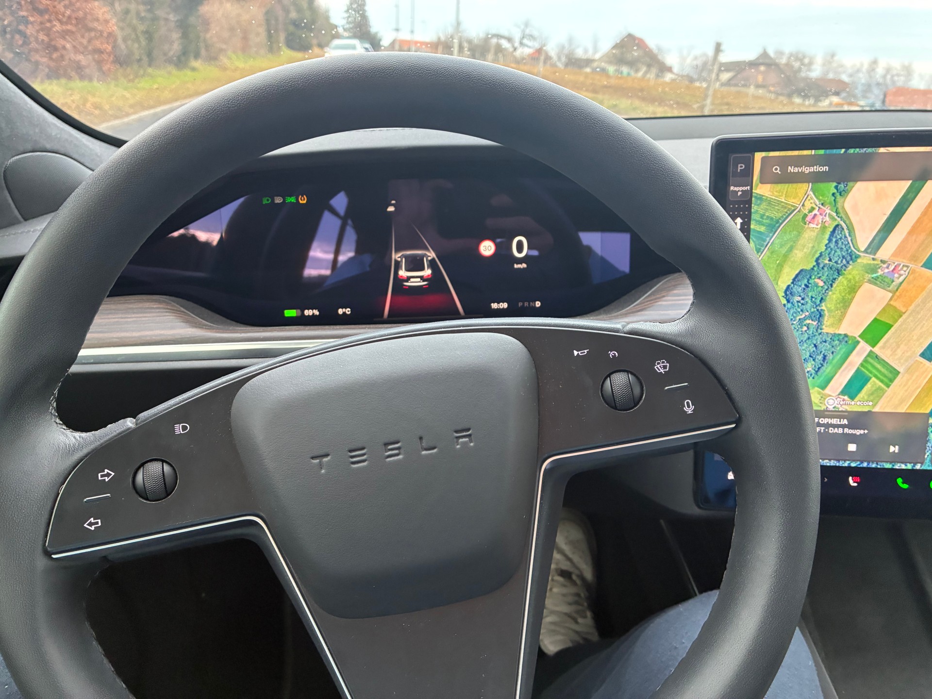 TESLA MODEL S-image-4