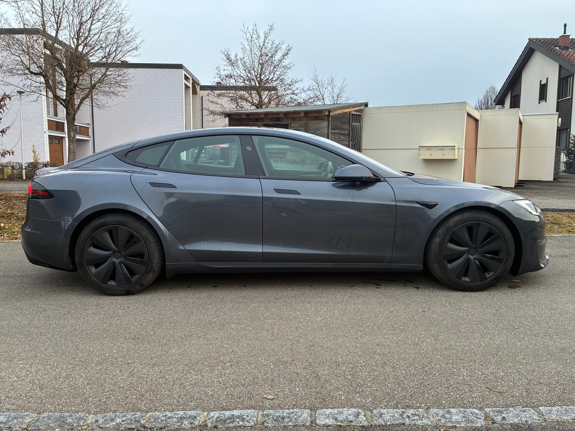 TESLA MODEL S-image-2