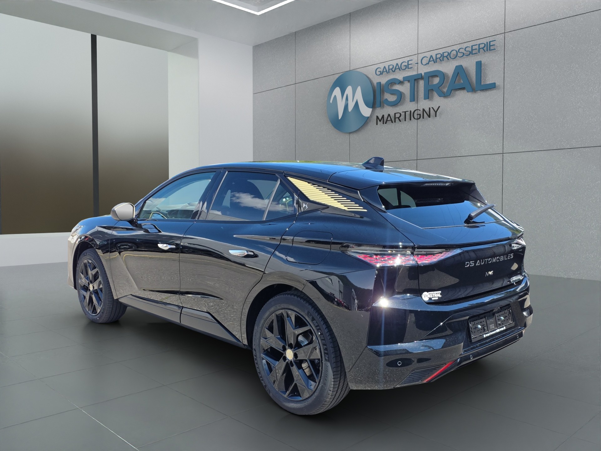 DS AUTOMOBILES No4 1.6 E-Tense Performance Line-showroom-element-2