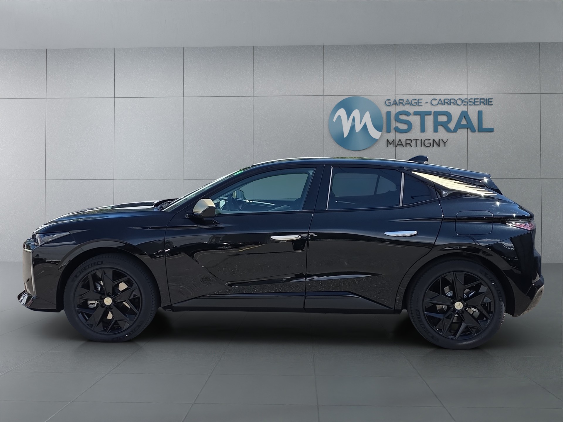 DS AUTOMOBILES No4 1.6 E-Tense Performance Line-showroom-element-1