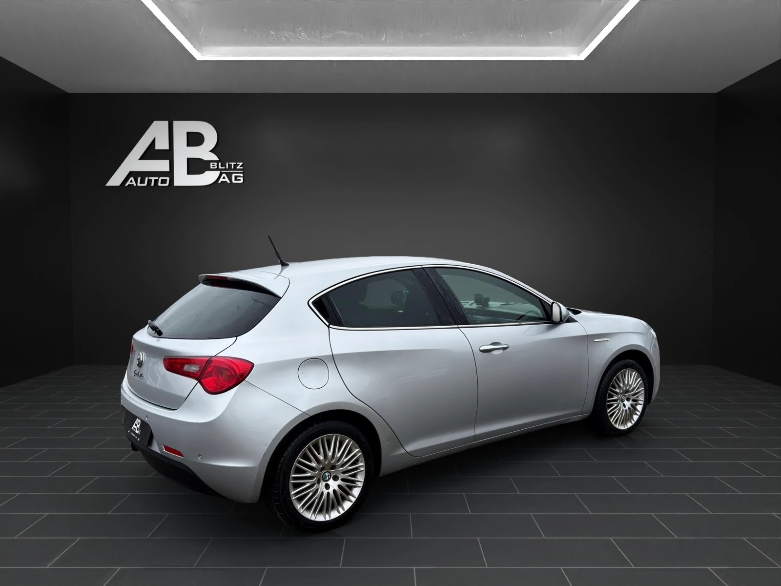 ALFA ROMEO Giulietta 1.6 JTDM Distinctive-image-4