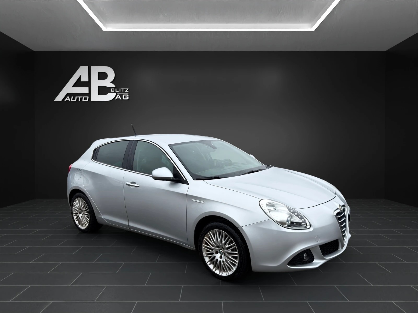 ALFA ROMEO Giulietta 1.6 JTDM Distinctive-image-5