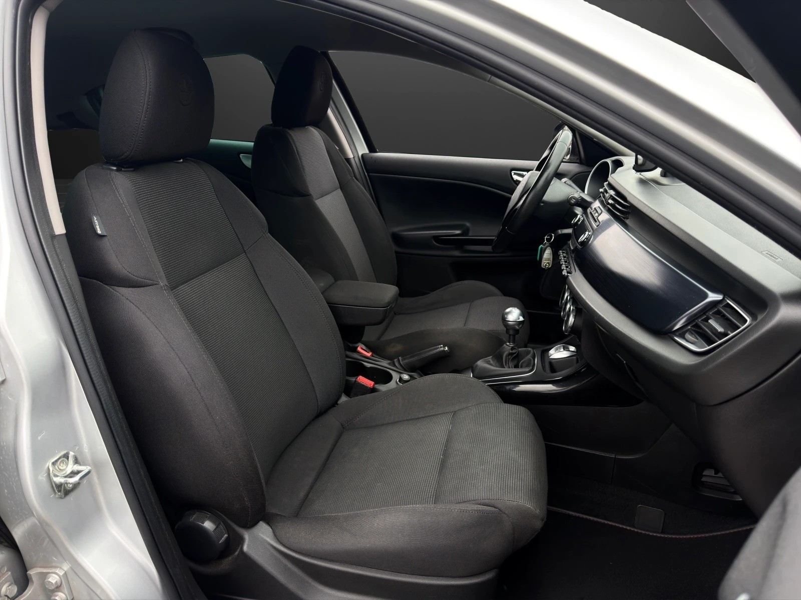 ALFA ROMEO Giulietta 1.6 JTDM Distinctive-image-8