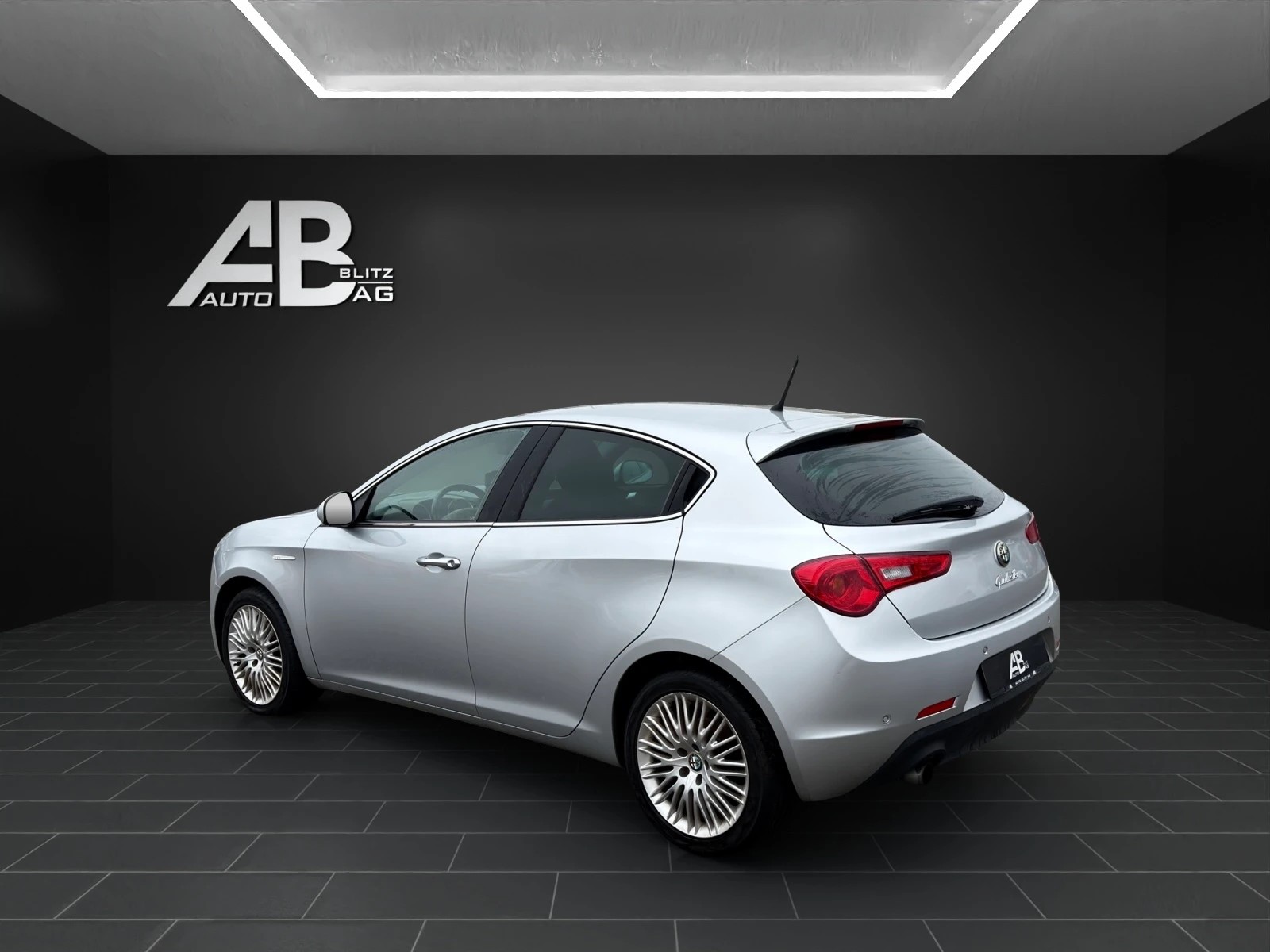 ALFA ROMEO Giulietta 1.6 JTDM Distinctive-image-2