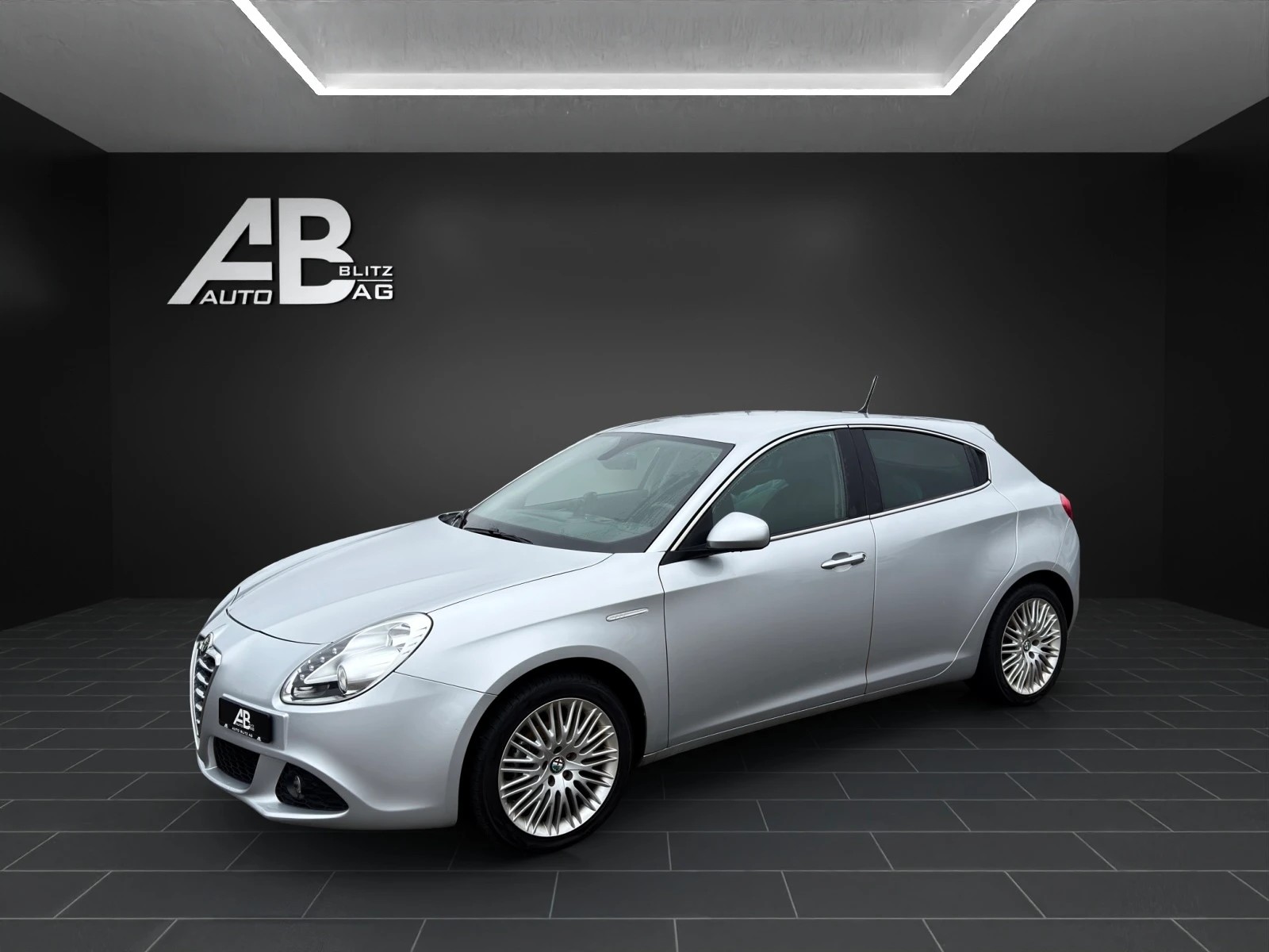 ALFA ROMEO Giulietta 1.6 JTDM Distinctive-image-1