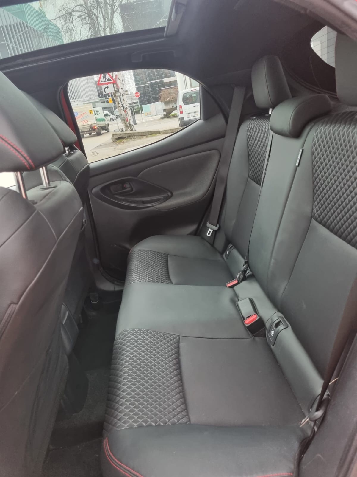 VW 1.5 VVT-i HSD Premium-image-6