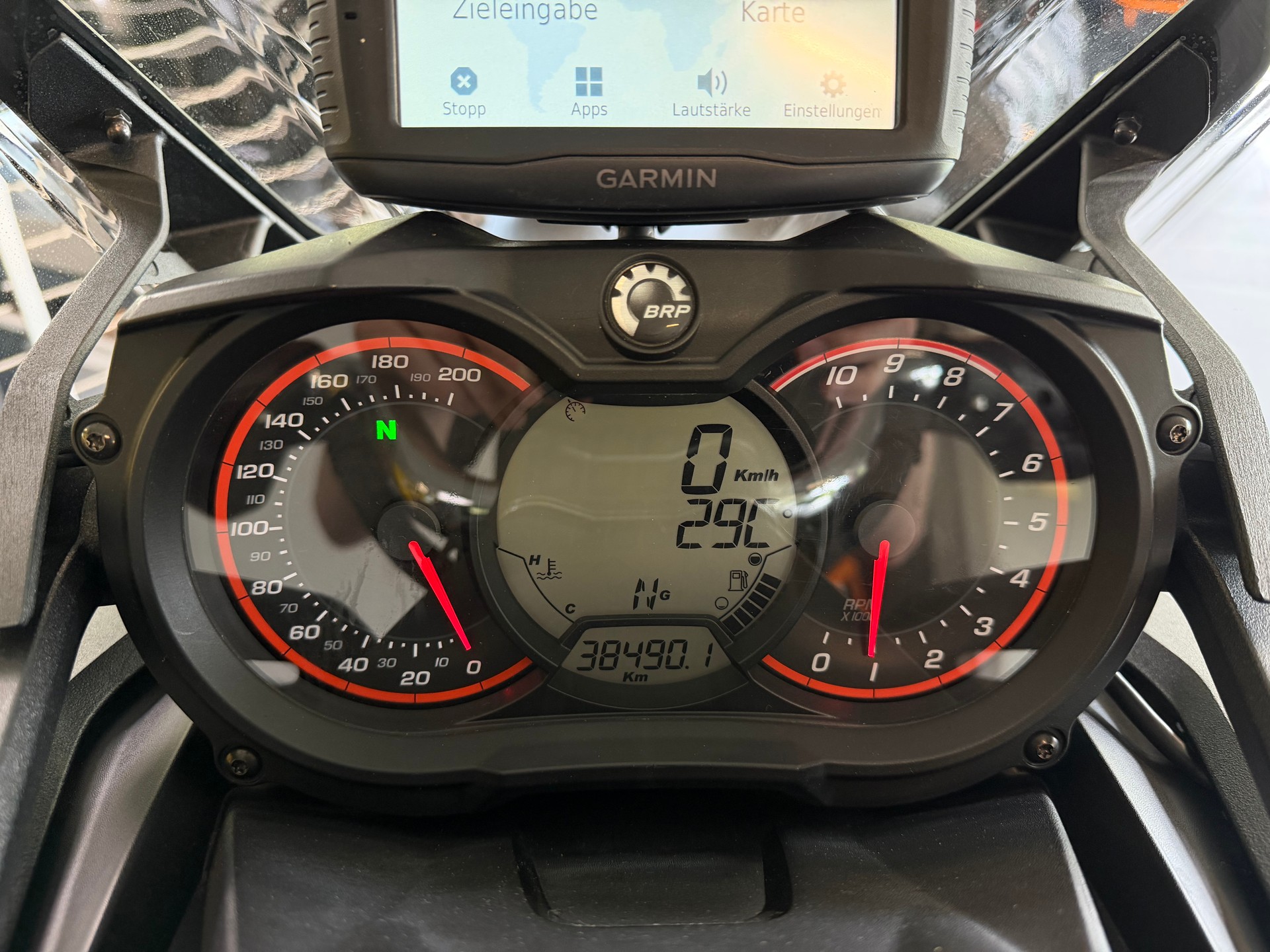 CAN-AM Spyder F3-S SE6-showroom-element-2