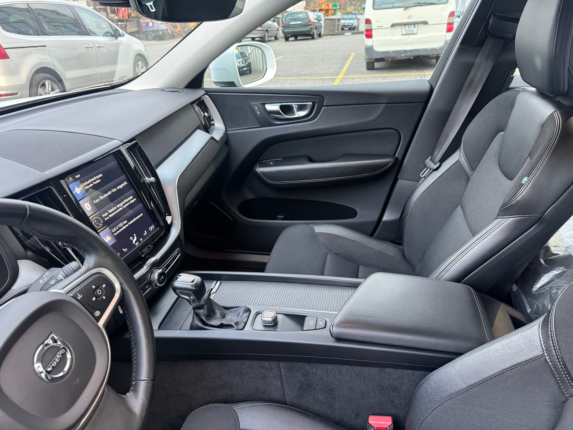 VOLVO XC60 D4 AWD Momentum Geartronic-image-9