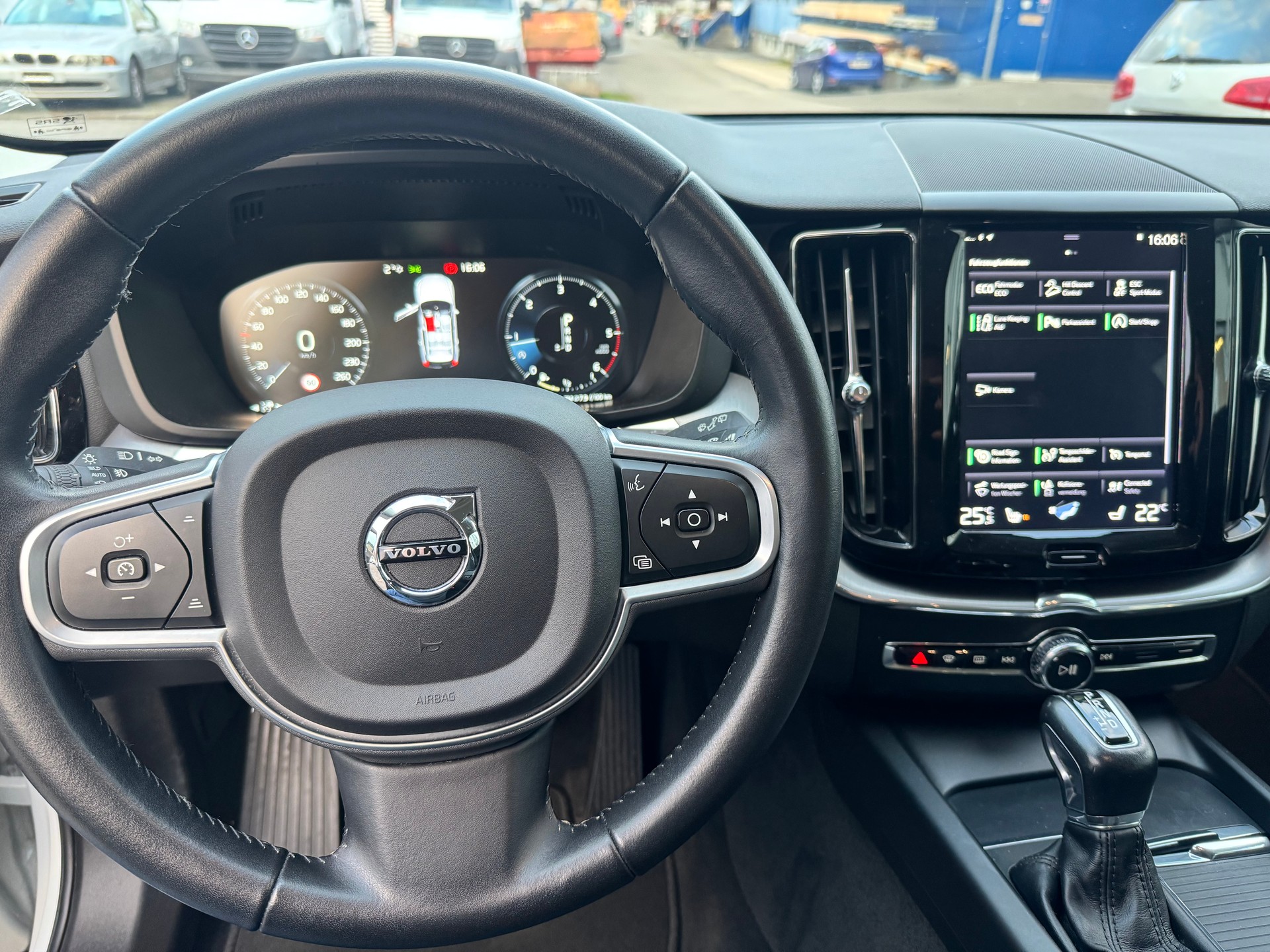 VOLVO XC60 D4 AWD Momentum Geartronic-image-8
