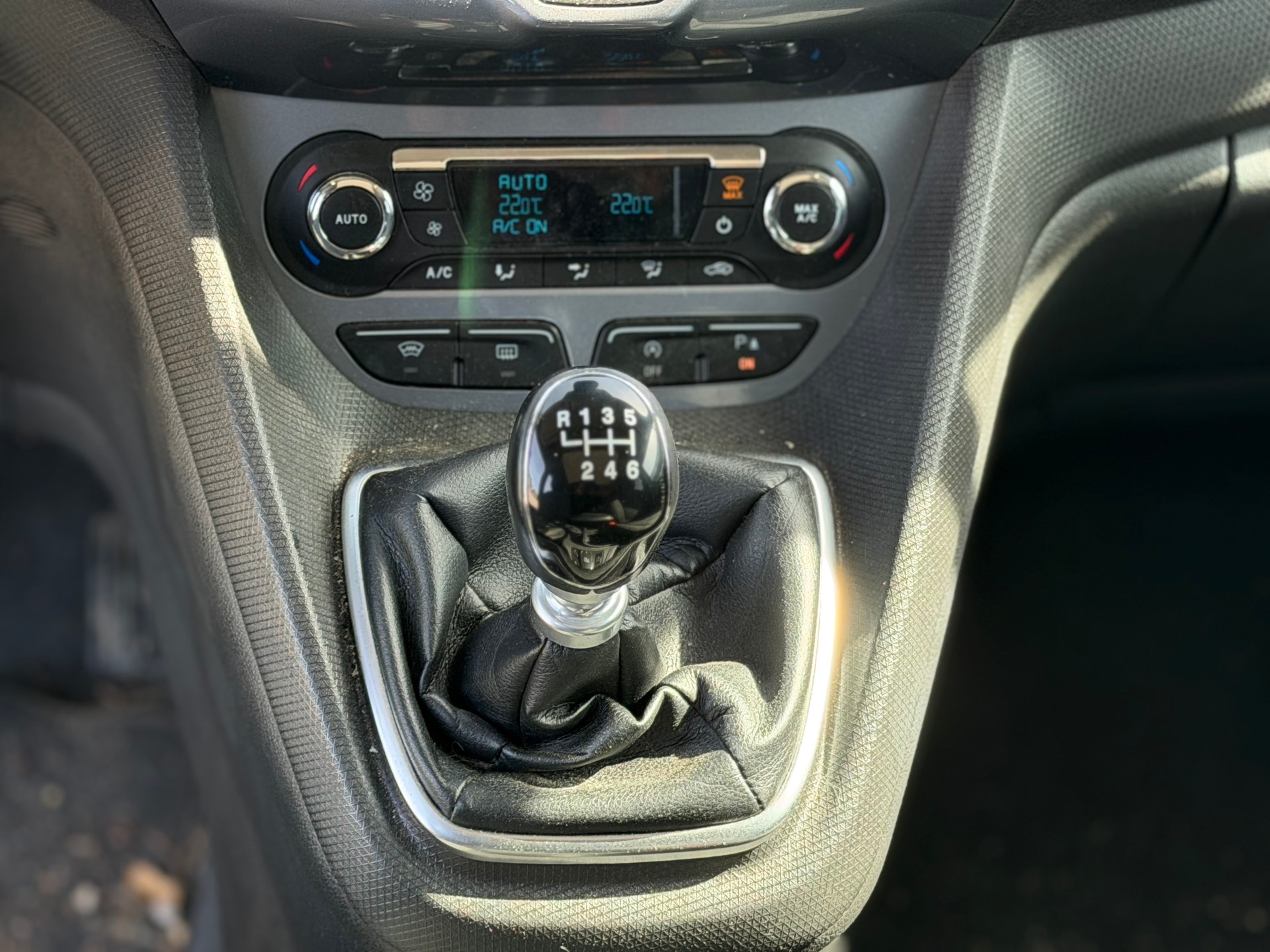 FORD Tourneo Connect 1.0 SCTi Titanium-image-10