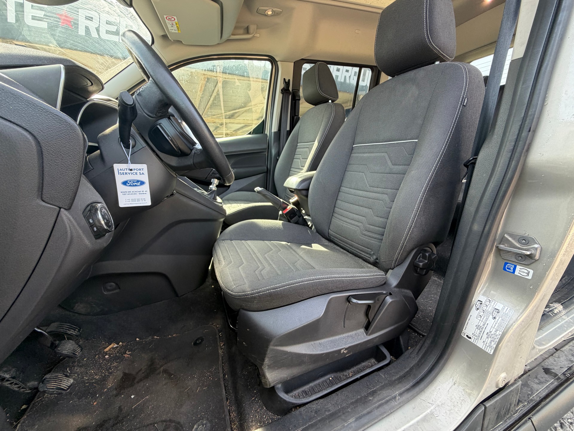 FORD Tourneo Connect 1.0 SCTi Titanium-image-11