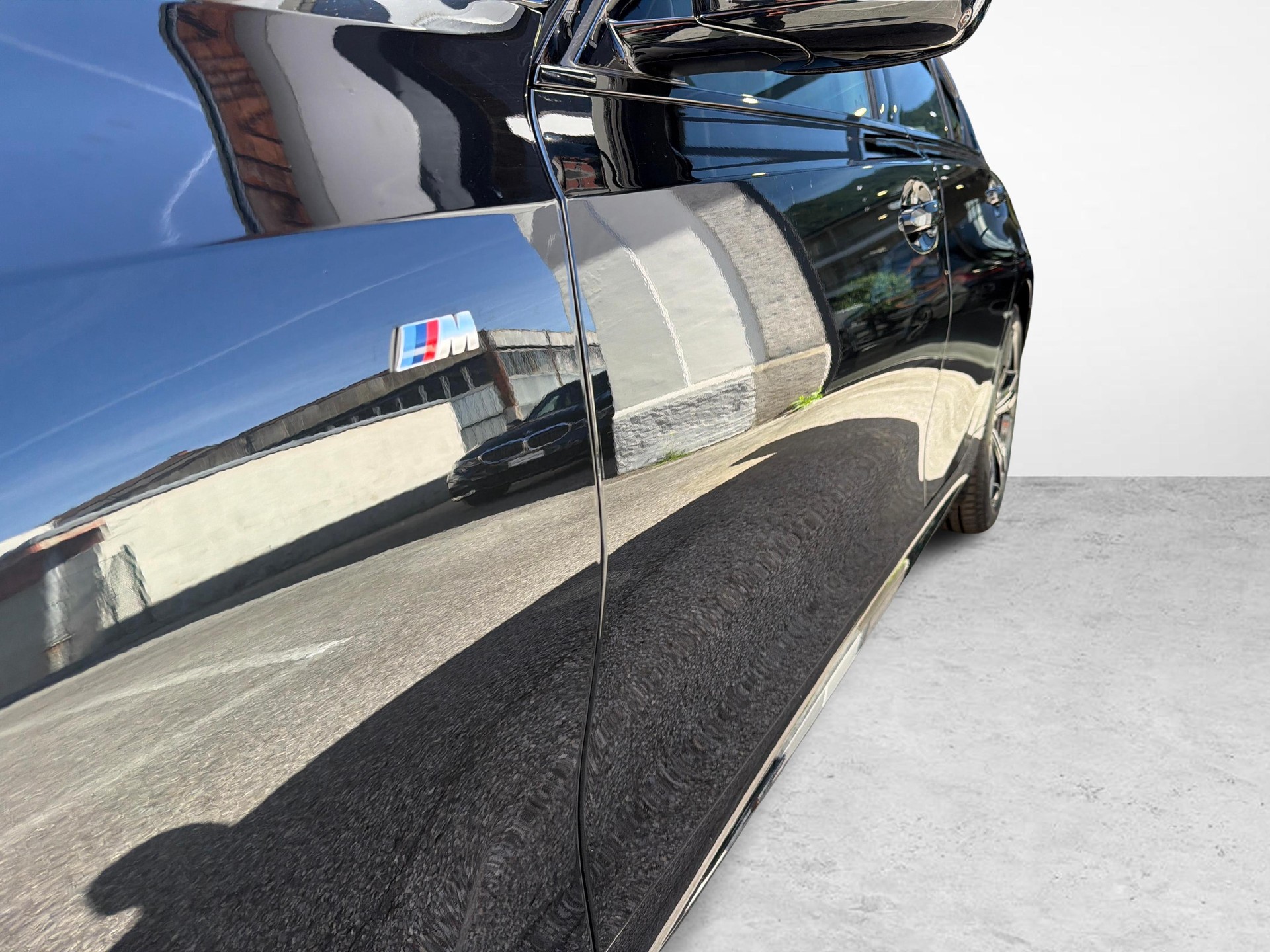 BMW 330d xDrive-image-11