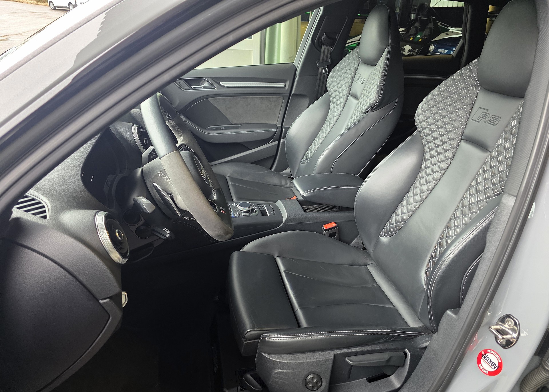AUDI RS3 Sportback 2.5 T FSI quattro S-Tronic-image-8