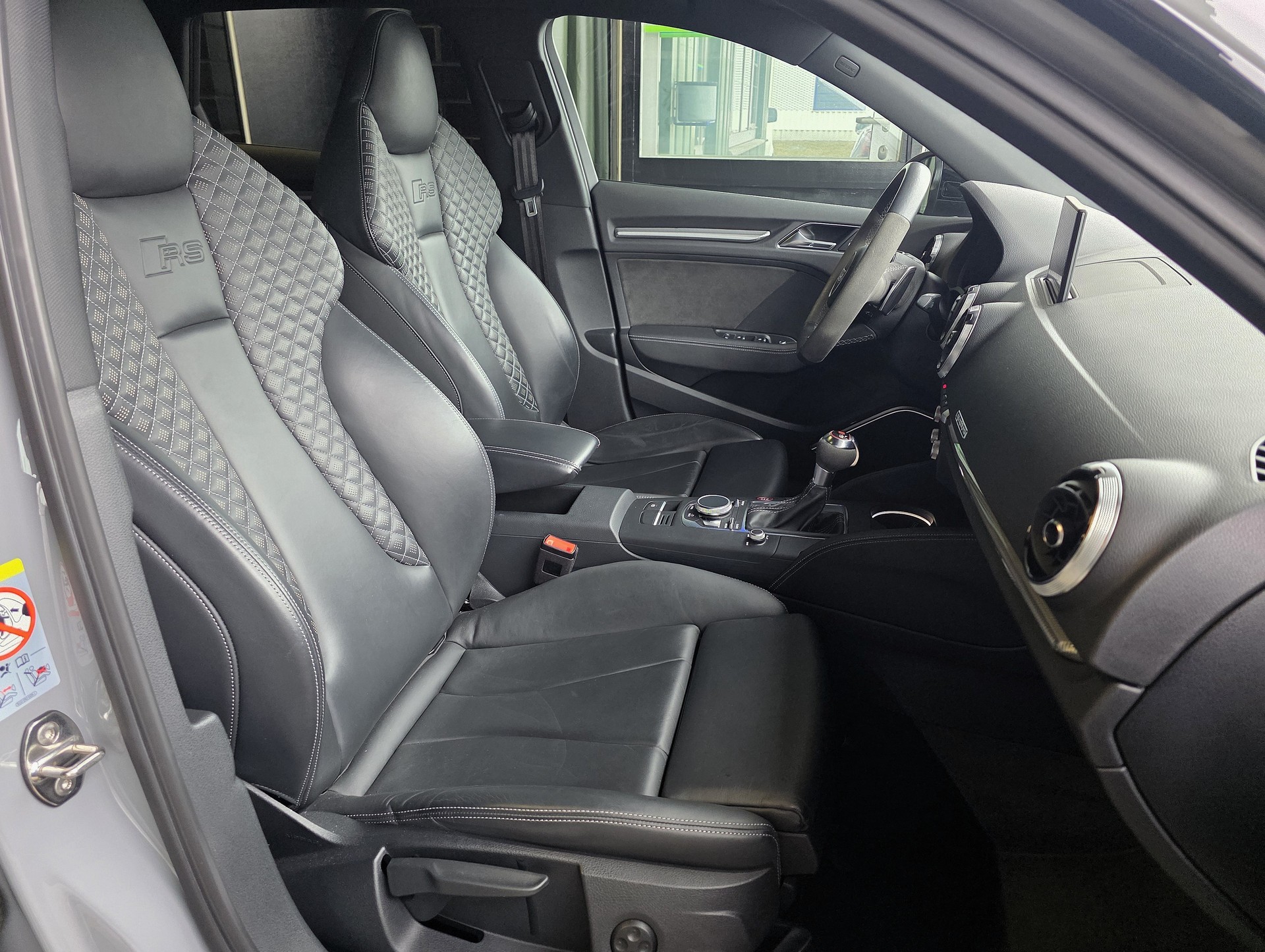 AUDI RS3 Sportback 2.5 T FSI quattro S-Tronic-image-5