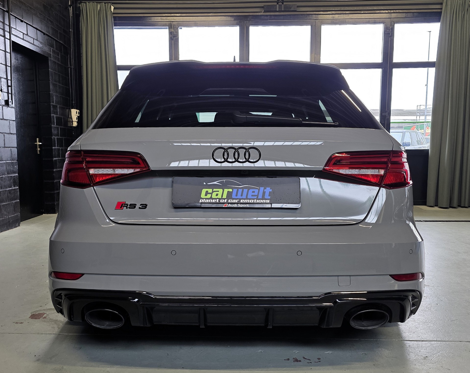 AUDI RS3 Sportback 2.5 T FSI quattro S-Tronic-image-3