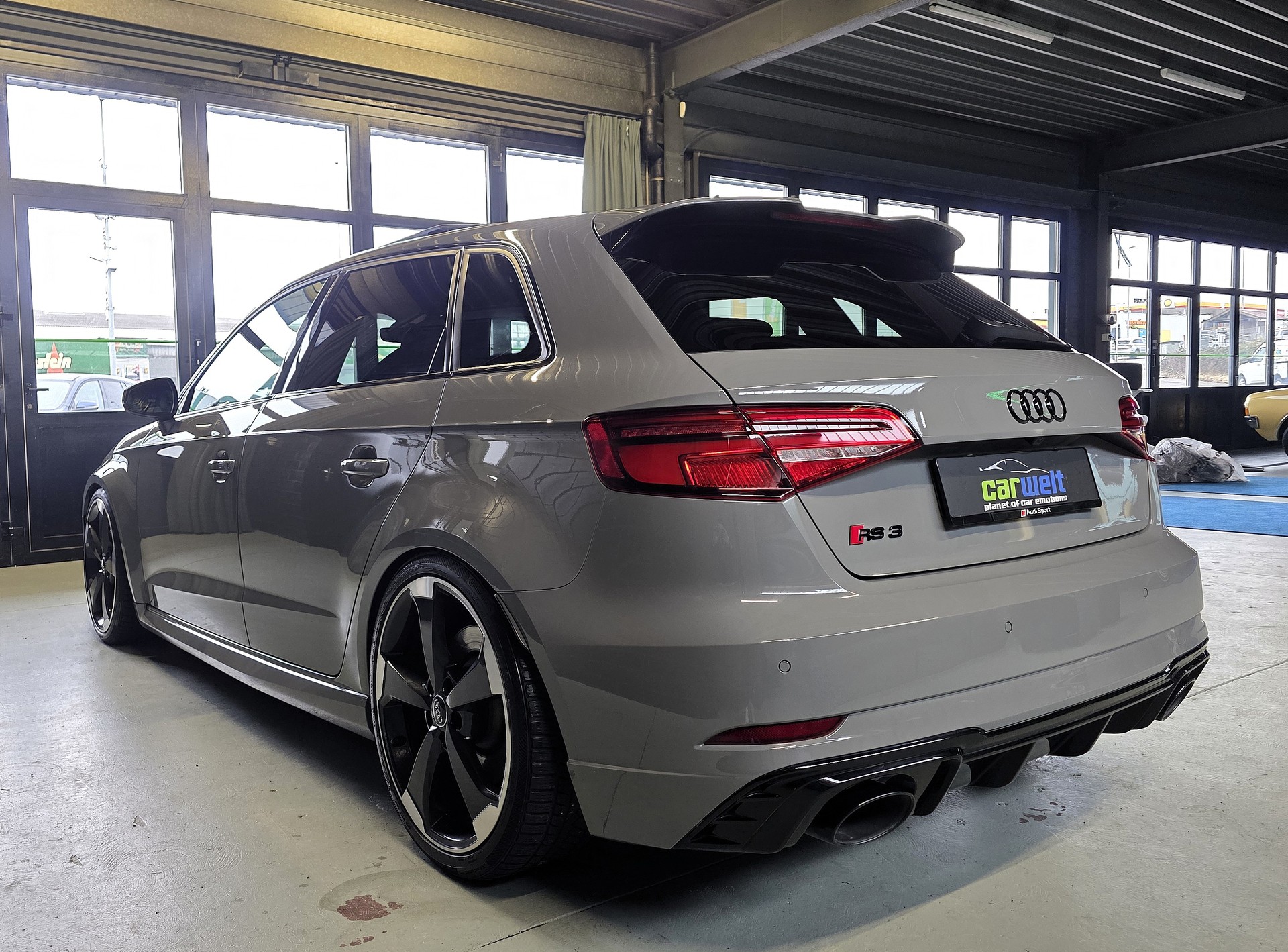 AUDI RS3 Sportback 2.5 T FSI quattro S-Tronic-image-7