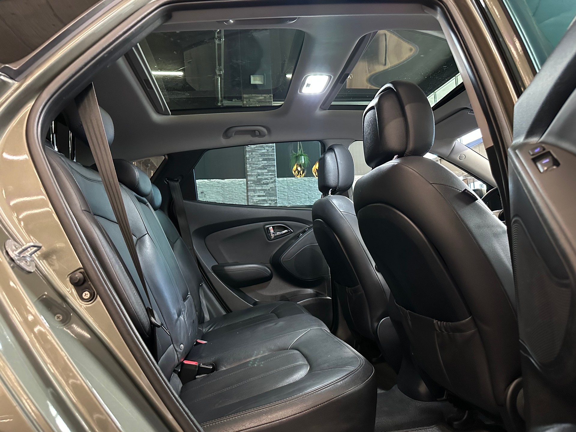 HYUNDAI iX 35 2.0 CRDi Premium 4WD Automatic-image-17