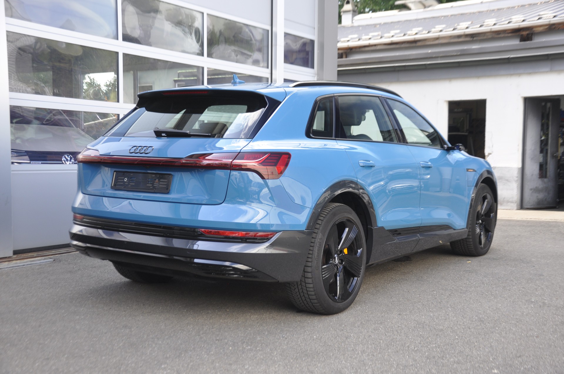 AUDI e-tron 55 quattro black Edition ONE-image-2