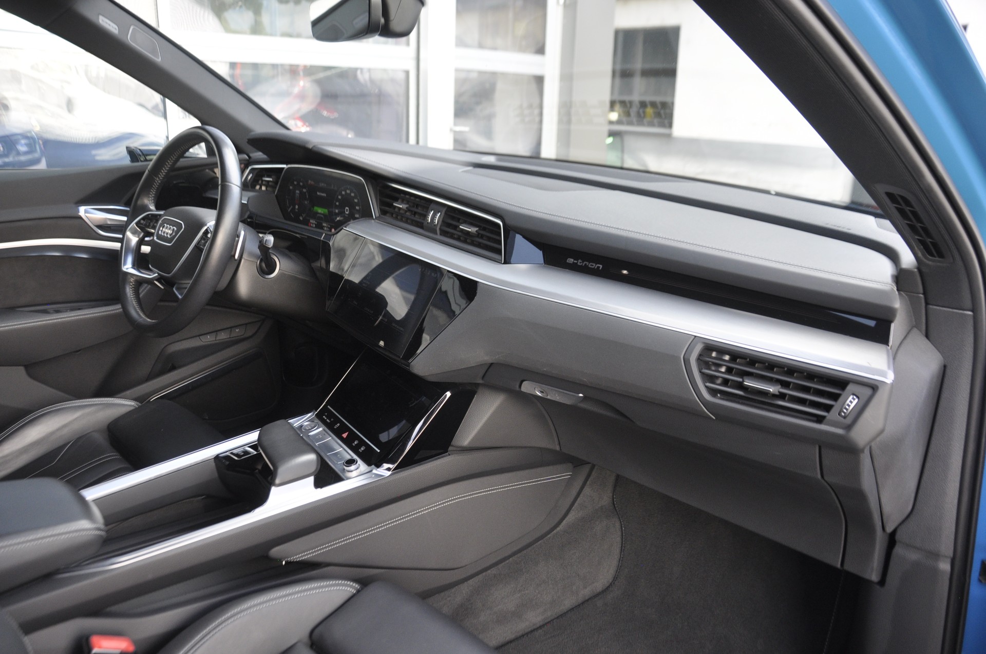AUDI e-tron 55 quattro black Edition ONE-image-8