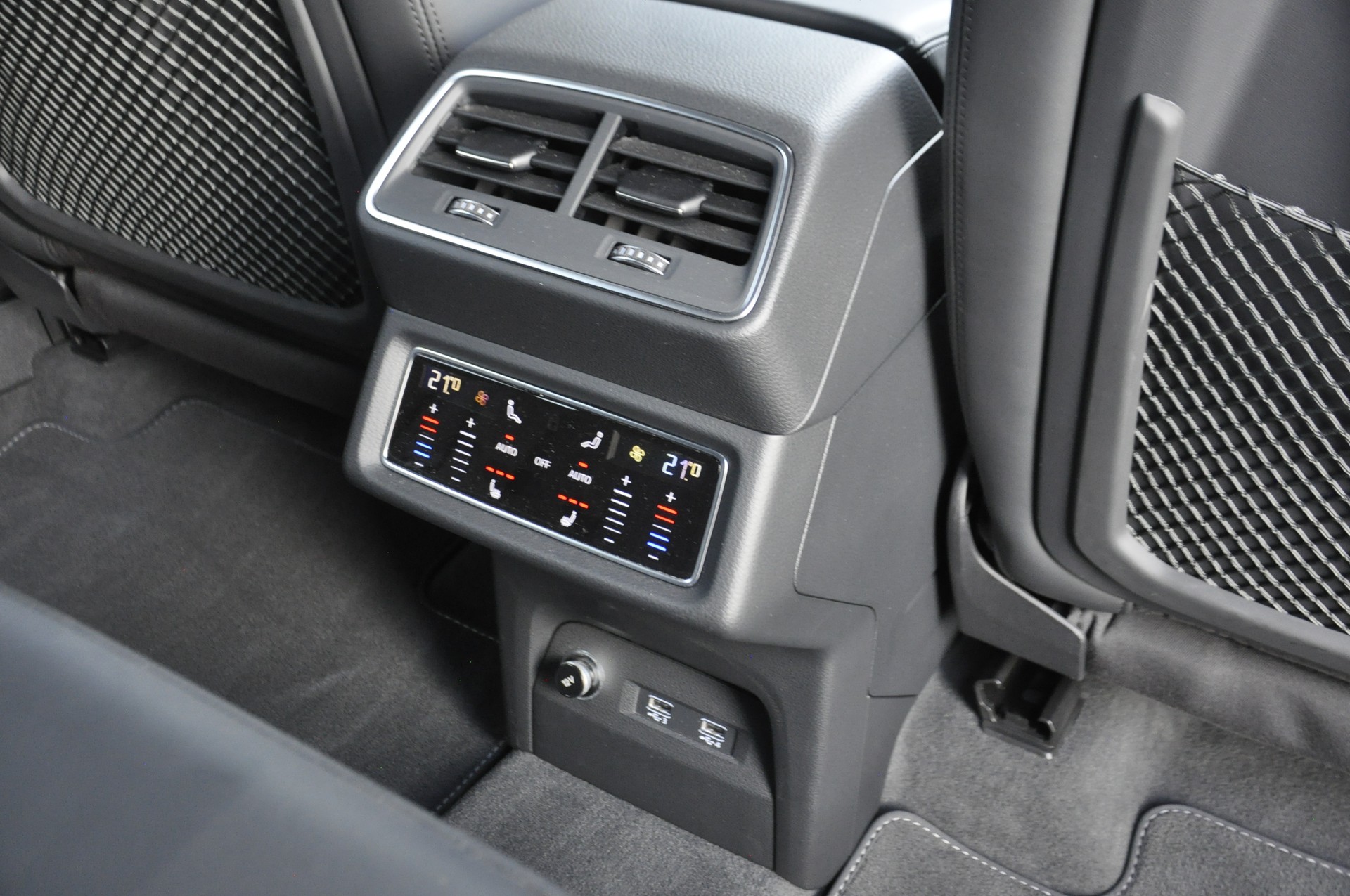 AUDI e-tron 55 quattro black Edition ONE-image-9