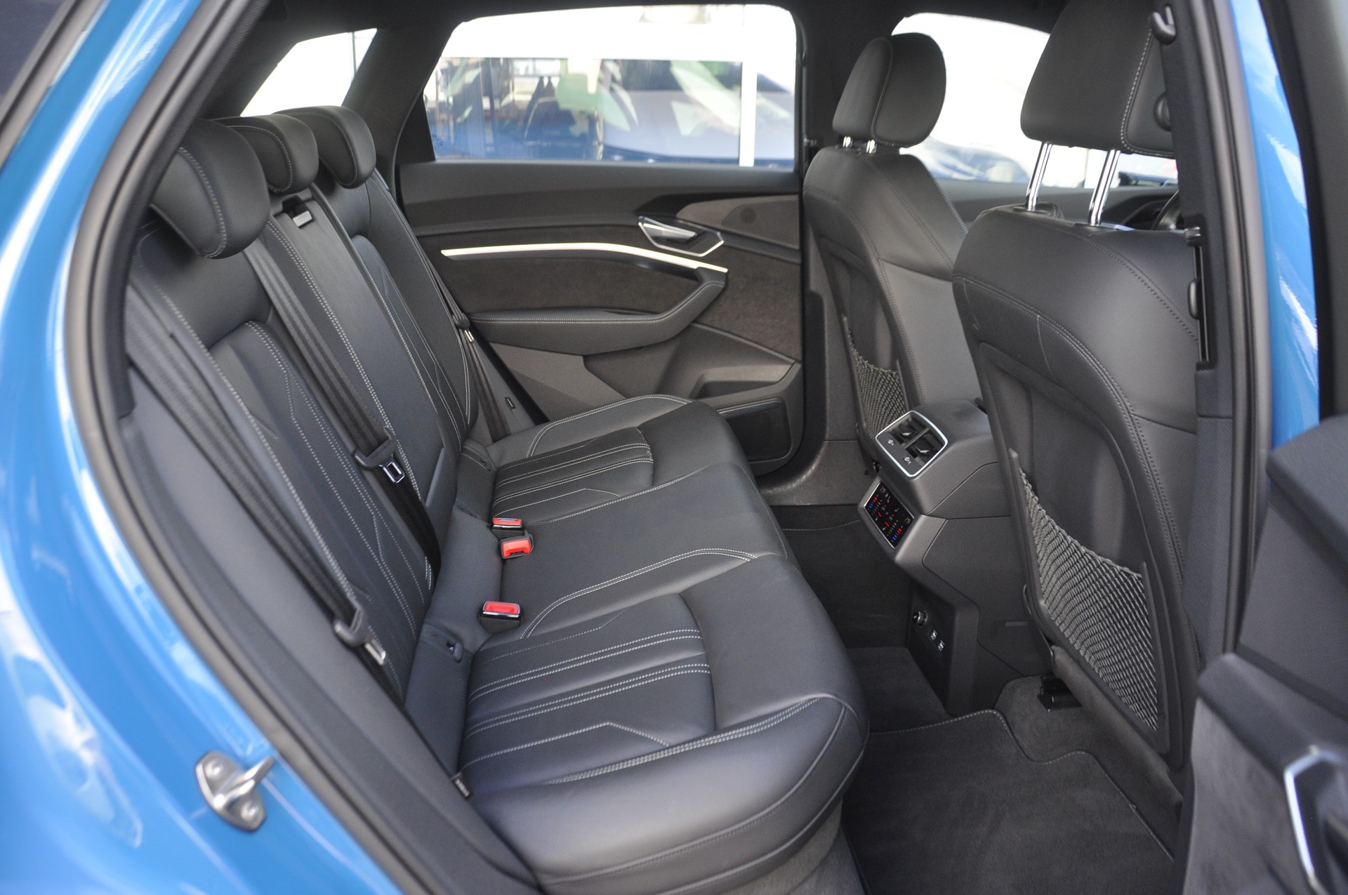 AUDI e-tron 55 quattro black Edition ONE-image-6