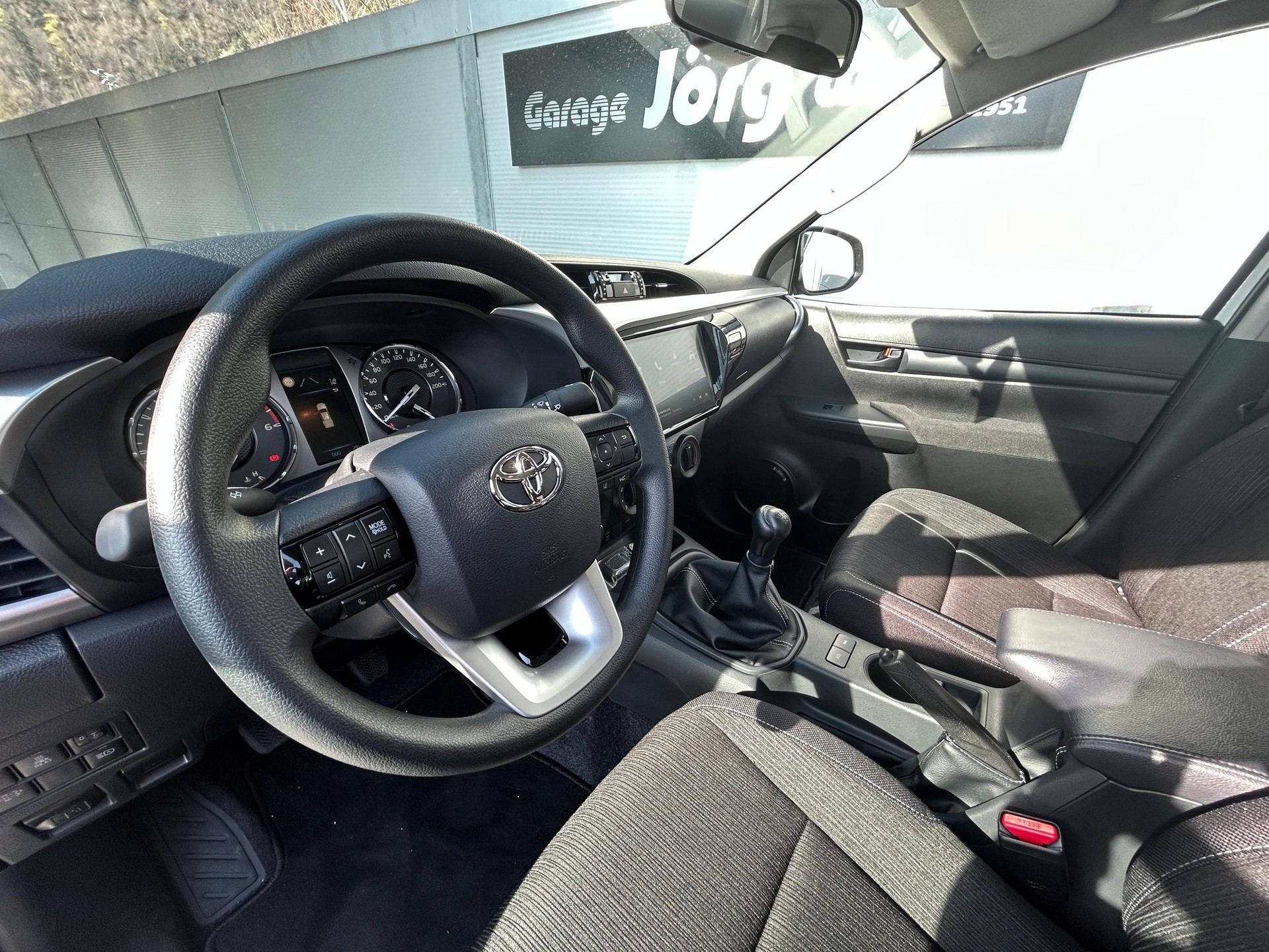 TOYOTA Hilux Double Cab.-Pick-up 2.8 D-4D 204 Comfort-image-8