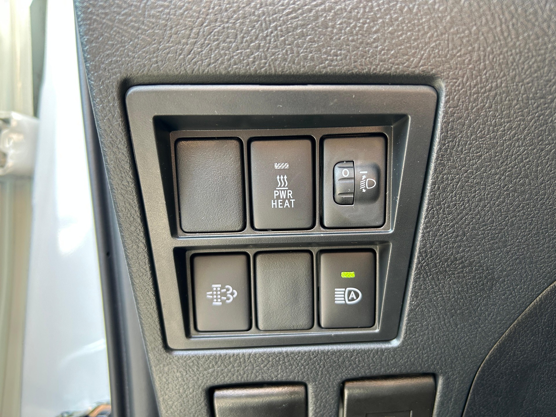 TOYOTA Hilux Double Cab.-Pick-up 2.8 D-4D 204 Comfort-image-9