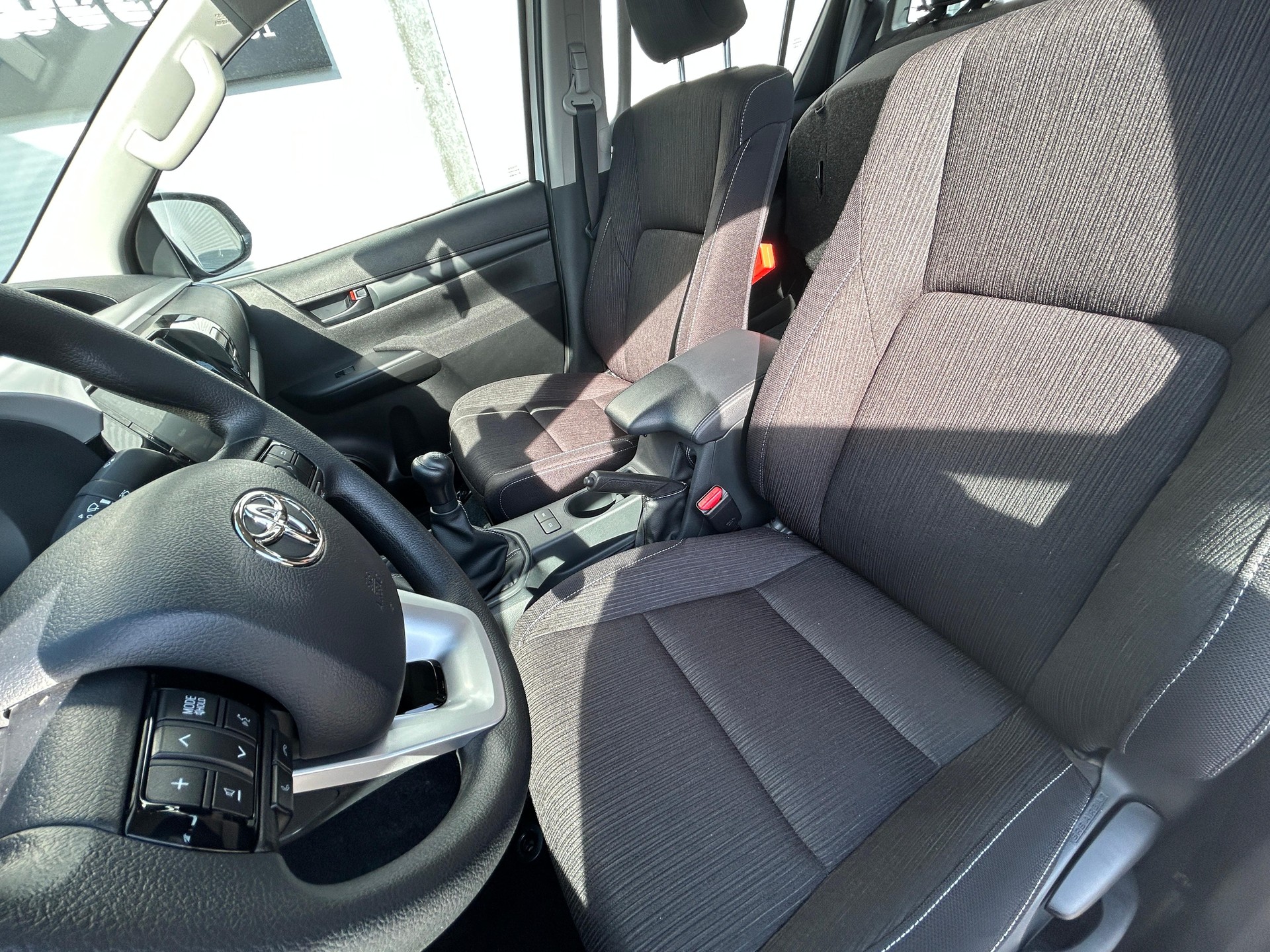 TOYOTA Hilux Double Cab.-Pick-up 2.8 D-4D 204 Comfort-image-7