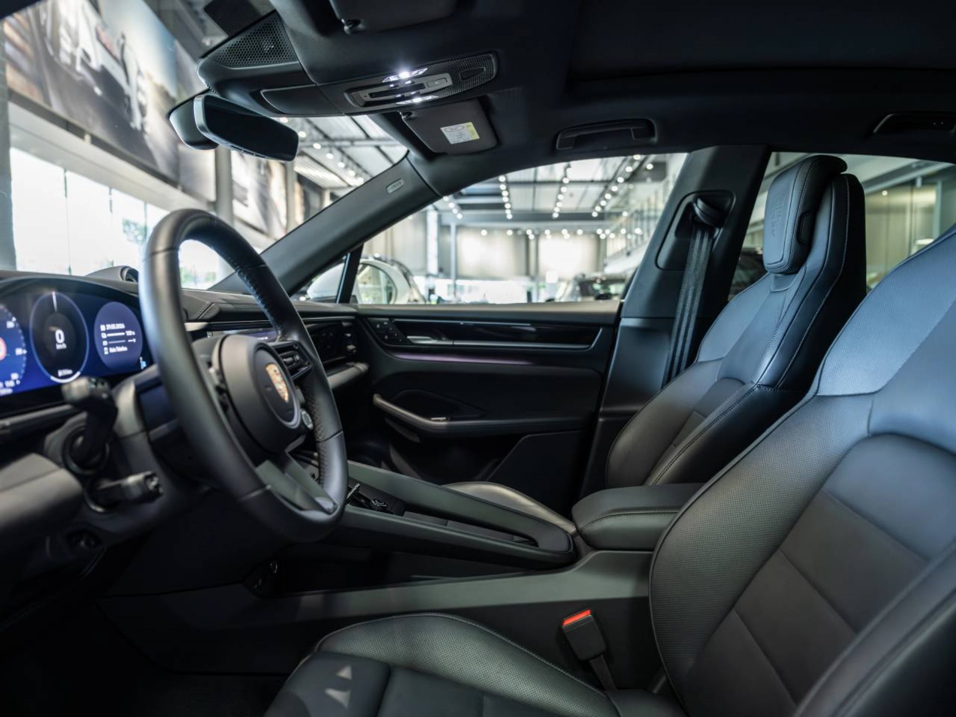 PORSCHE Macan 4S-image-3