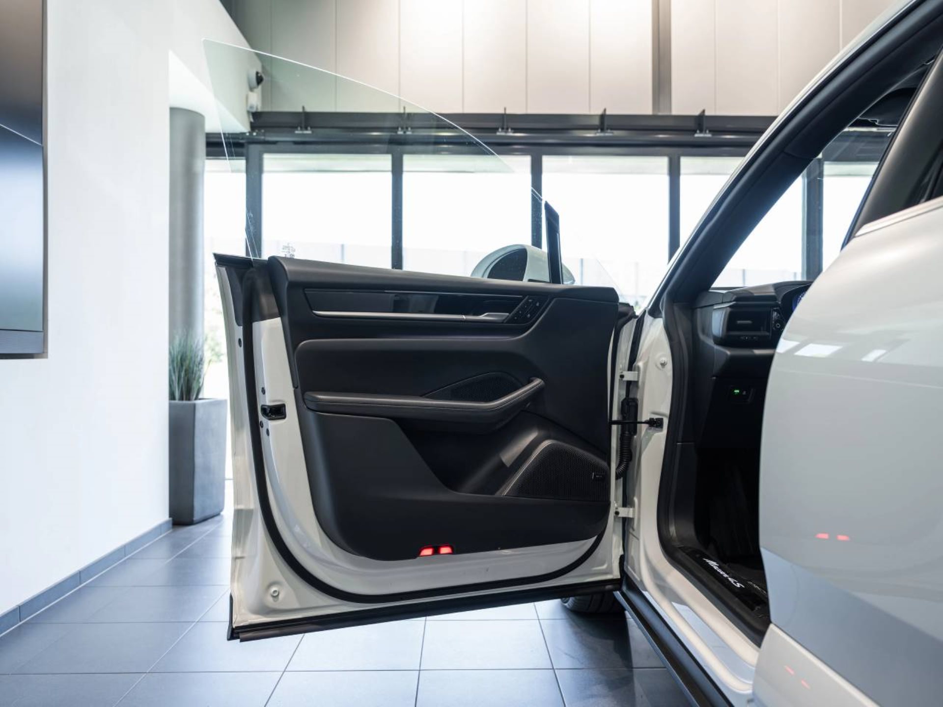 PORSCHE Macan 4S-image-20