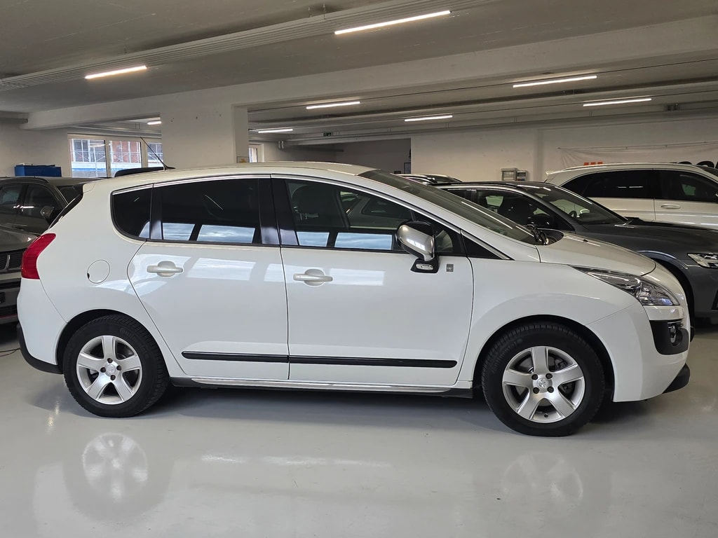 PEUGEOT 3008 HYbrid4 2.0 HDI EGS6-image-4