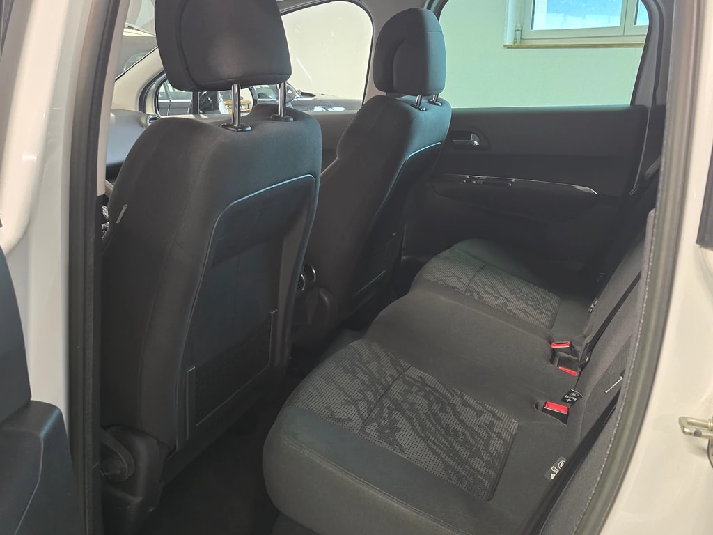 PEUGEOT 3008 HYbrid4 2.0 HDI EGS6-image-7