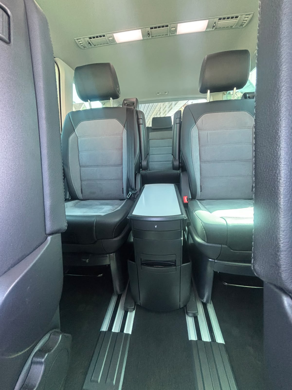 VW T6.1 Multivan 2.0 Bi-TDI Highline Liberty 4Mot. DSG-image-17
